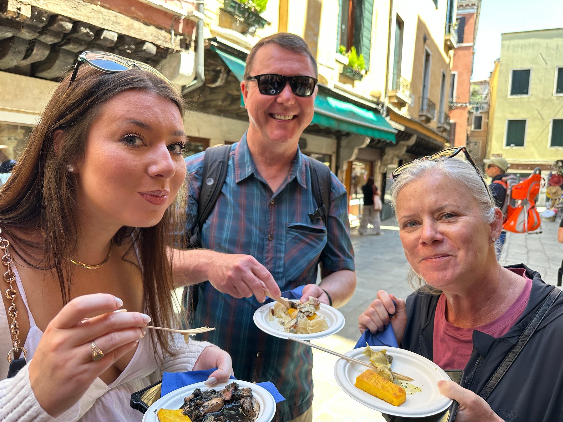 Geführte Stadt-Highlights und Streetfood-Tour