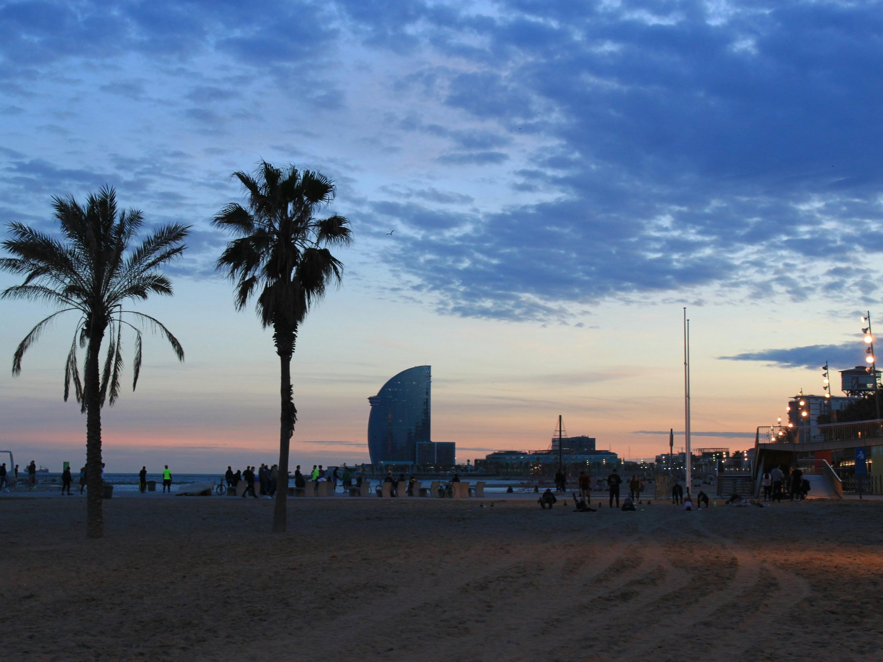 BARCELONA · 4 STUNDENGastronomische Tour mit Tapas und Palomino + E-Book