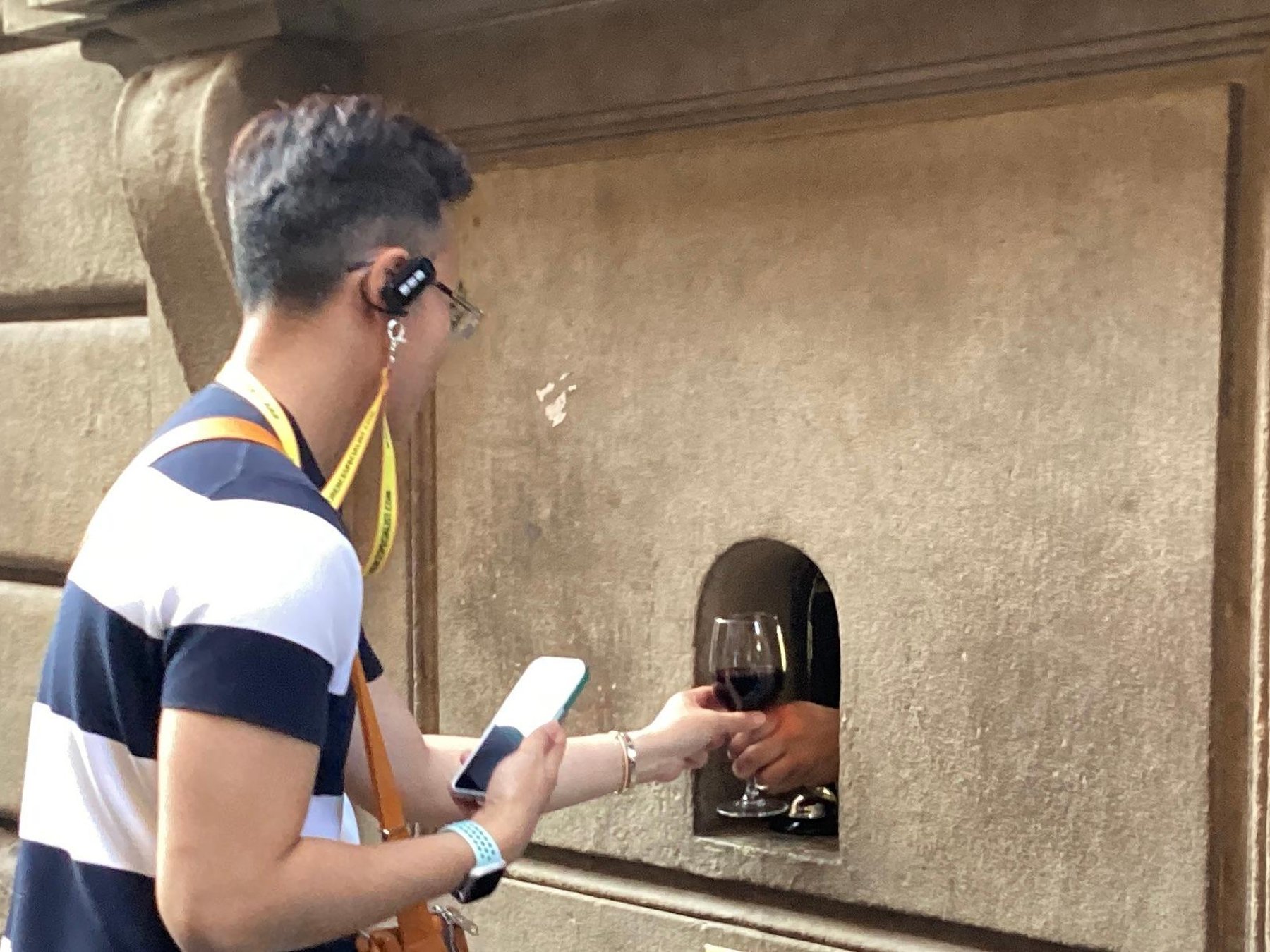 Wein-Fenster-Spaziergang mit Weinprobe und Vorspeisen