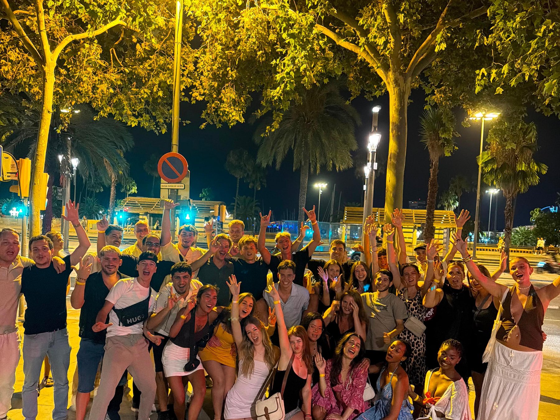 Barcelonas Party-Tour Nr. 1 bei Nacht: Bars & VIP-Club-Pass