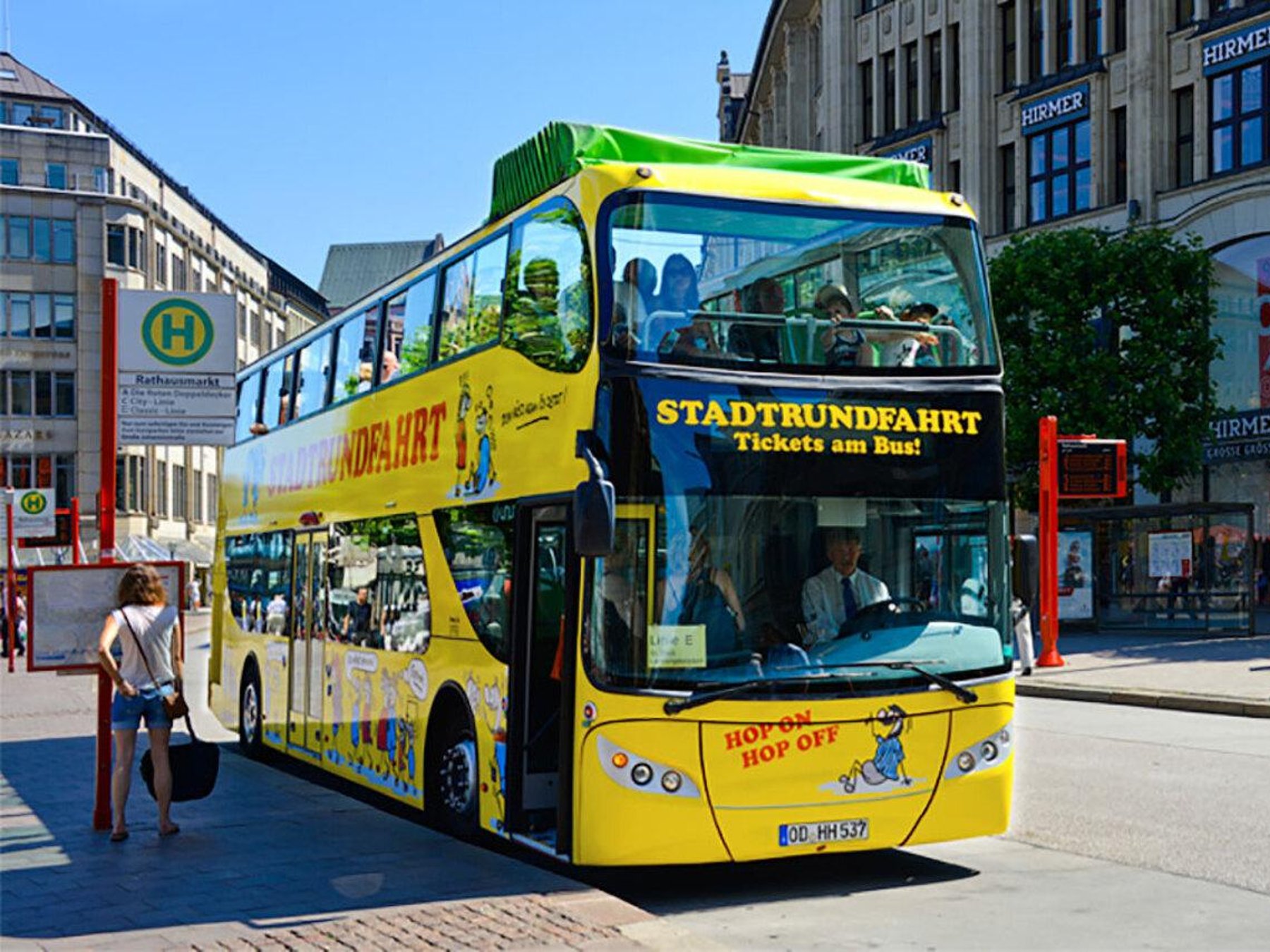 Hop-On Hop-Off Bustour: Gelber Doppeldecker