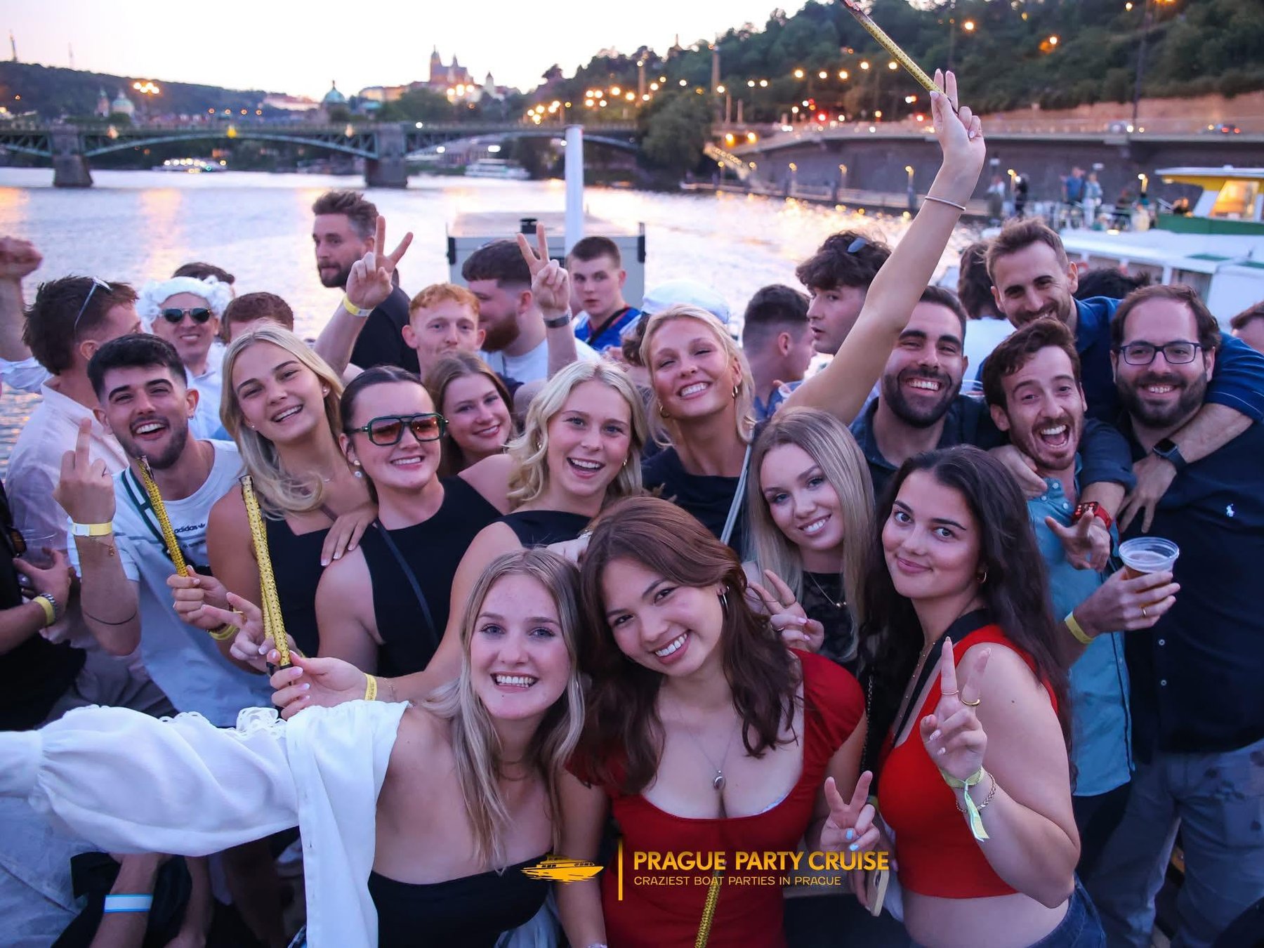 Prag-Party-Pass: Bootsparty + Epic Club + Offene Bar