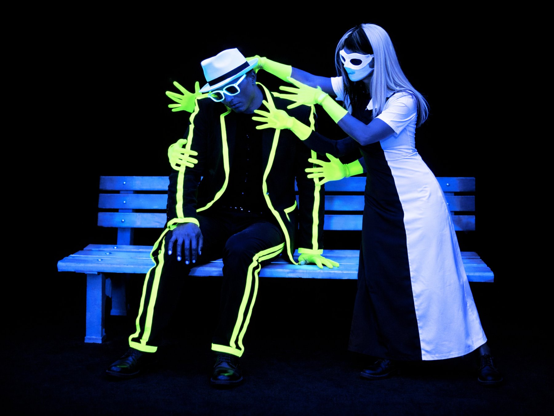 Prag: Interaktive Schwarzlicht-Theateraufführung im Untergrund 1 Std. 10 Min.