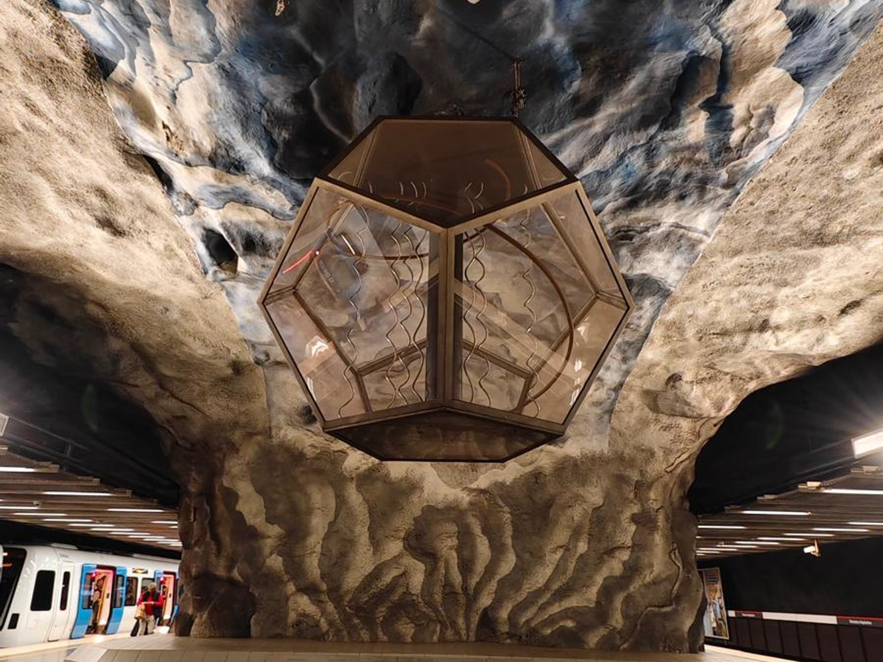 Stockholm: Entdeckungstour durch die Stadt anhand ihrer U-Bahn-Kunst