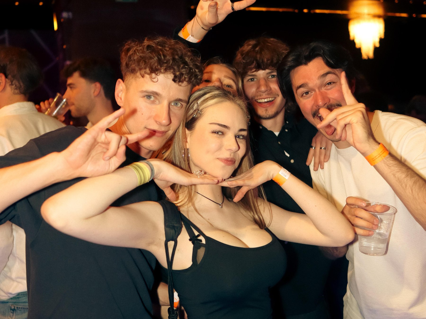 Prag: Drunken Monkey Kneipentour: 2 Stunden Open Bar & Club EP!C