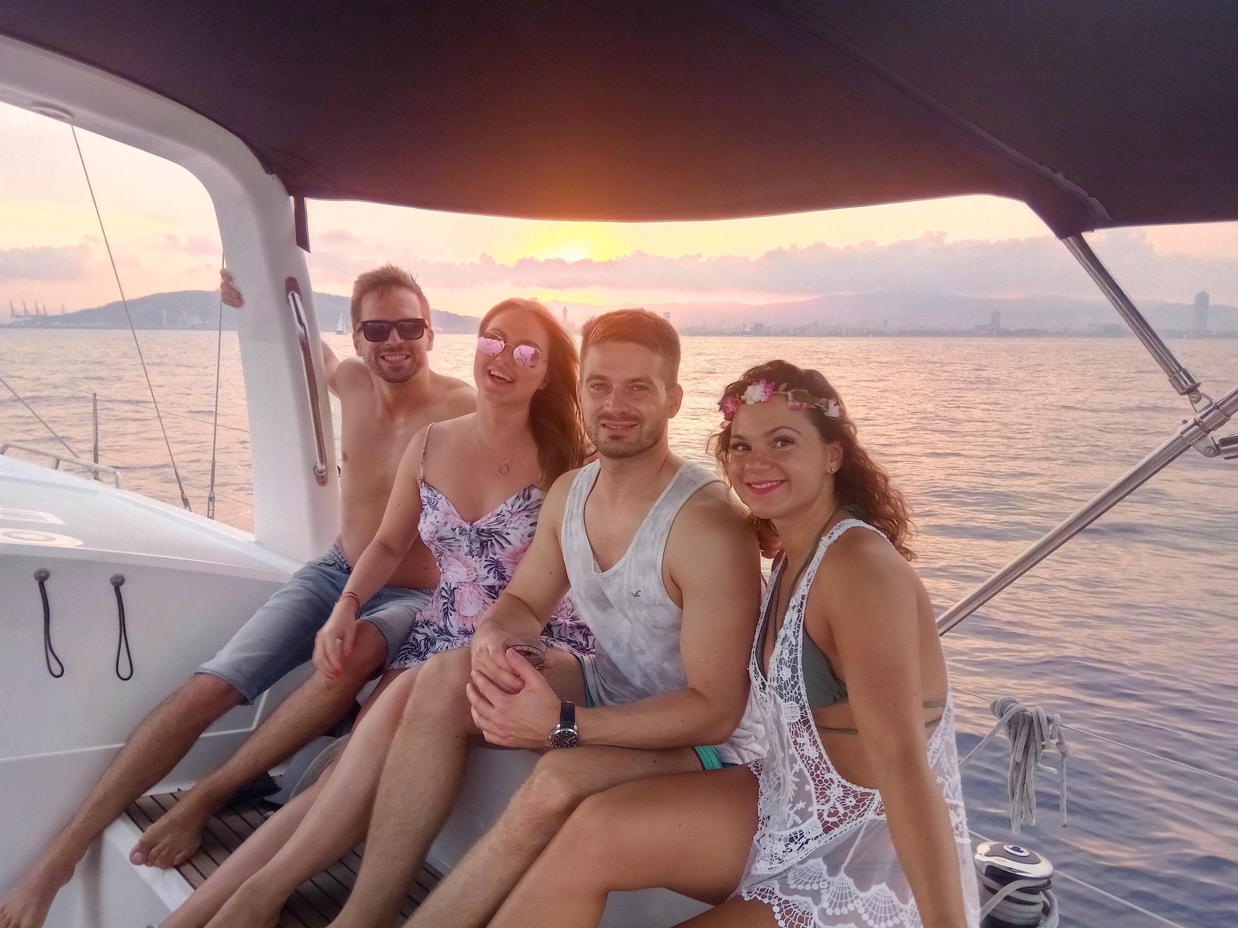 Sonnenuntergangs-Segeltour mit offener Bar & Tapas