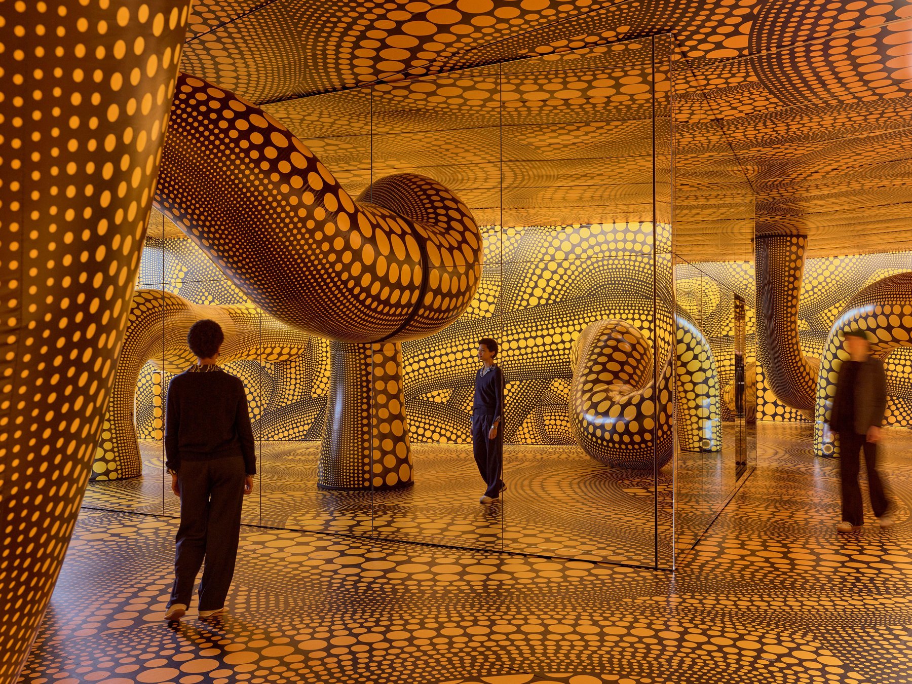 Stedelijk Museum Amsterdam: Beitrag zur Yayoi-Kusama-Retrospektive