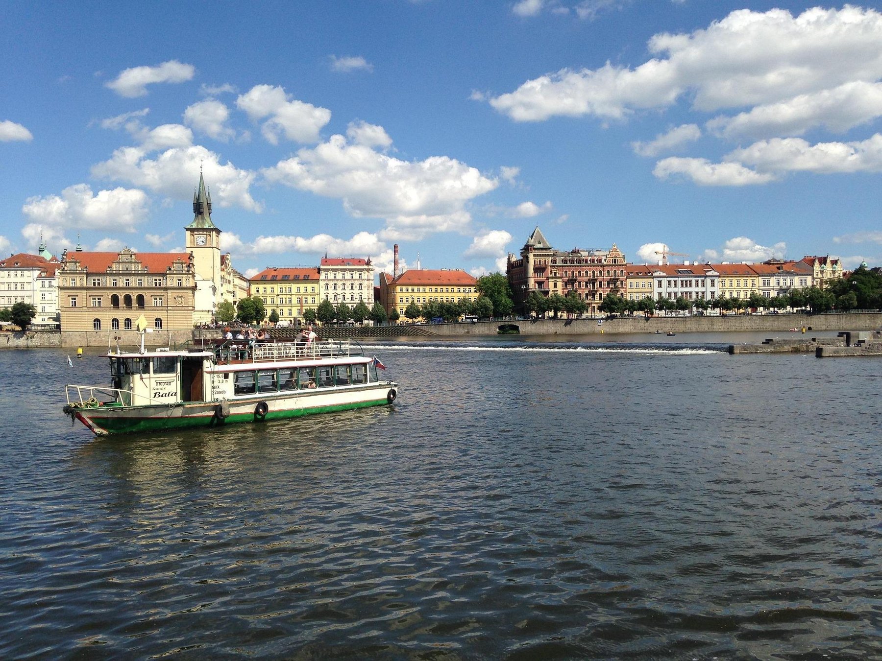 In Prag: Private Moldau 1-stündige Bootsparty mit Tänzerin 1 Std. 30 Min.