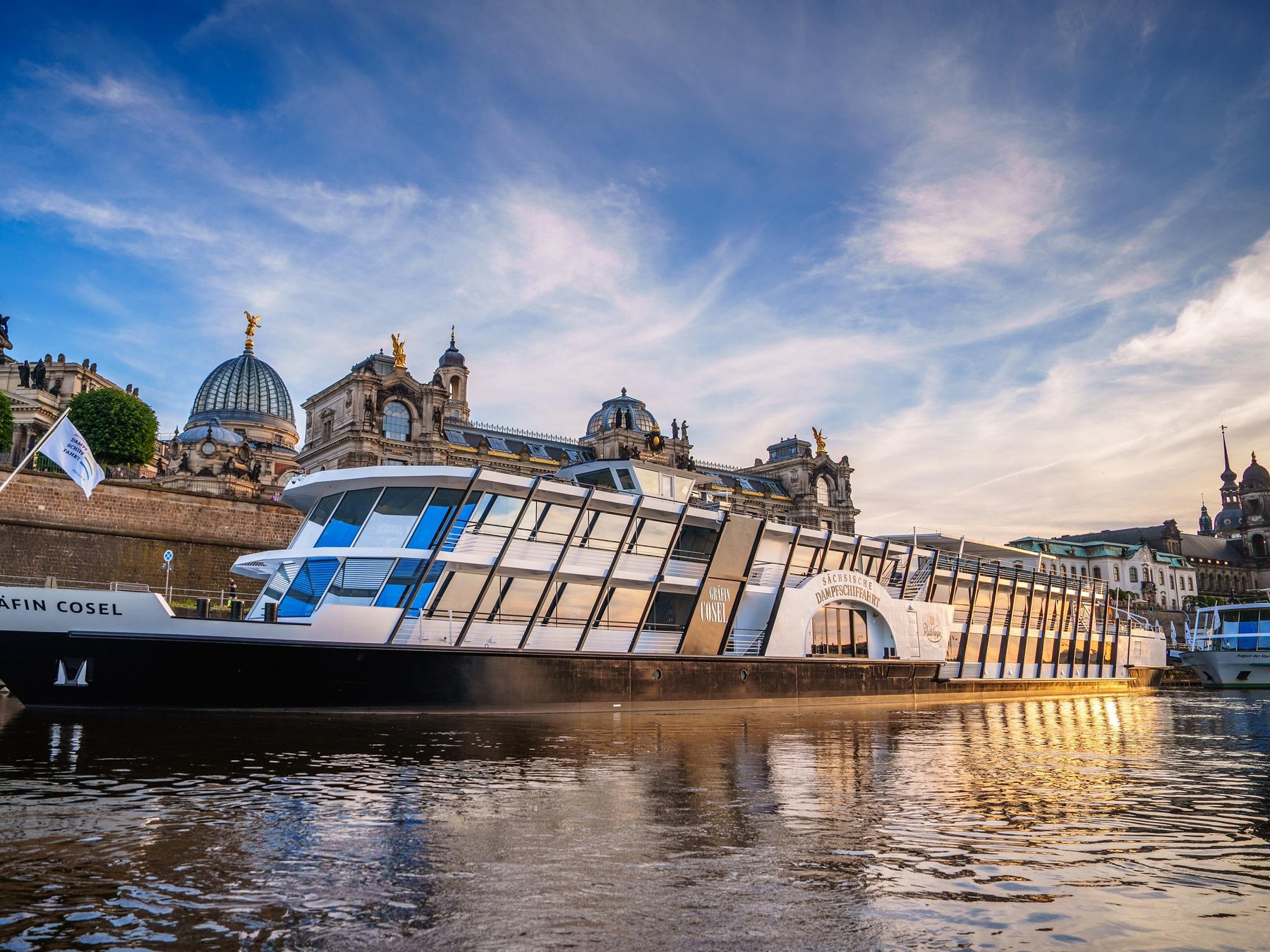 Zeitreise-Kreuzfahrt auf der Elbe in Dresden – Geschichte der Dampfschifffahrt