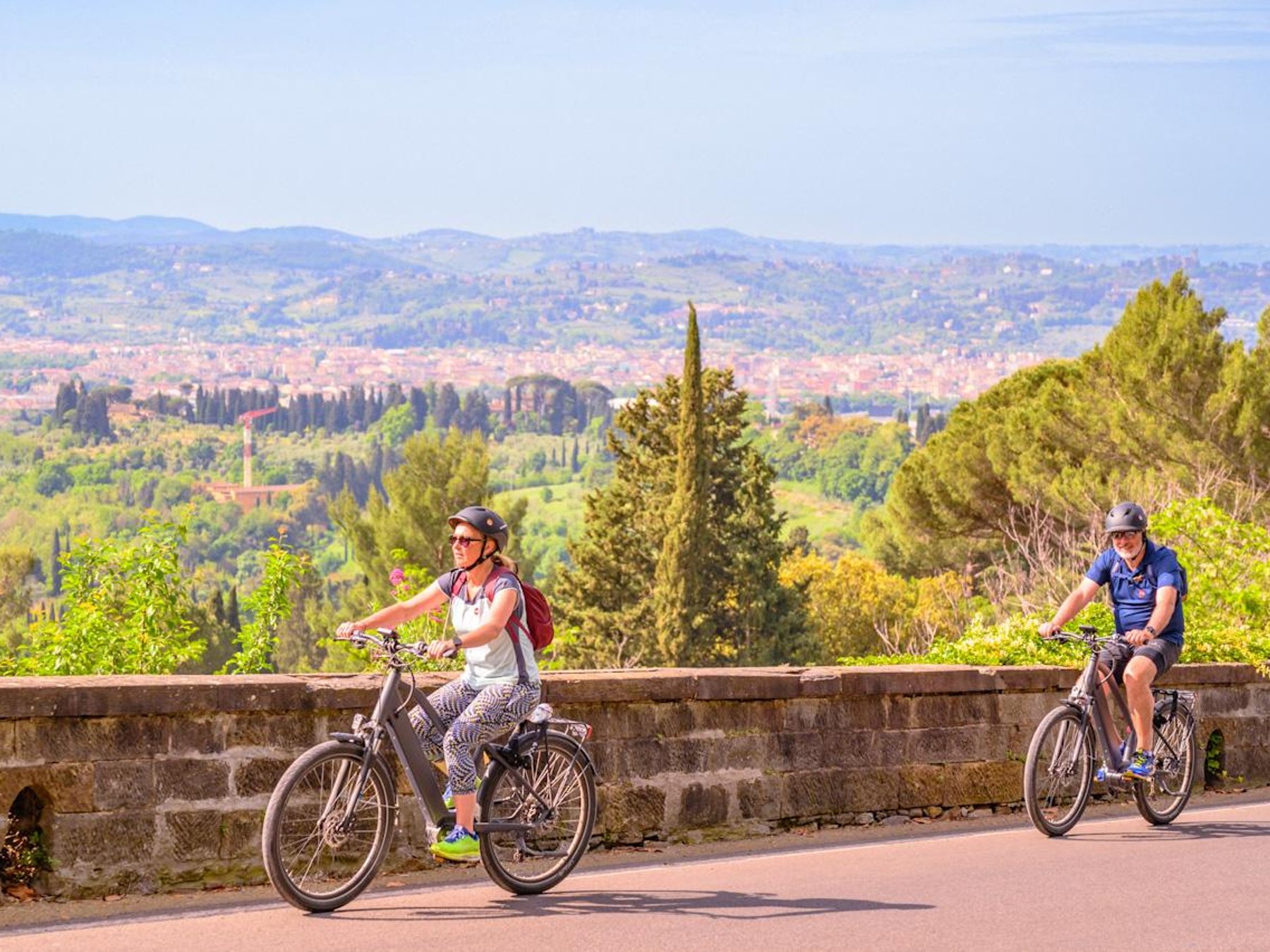 E-Bike-Tour durch toskanische Dörfer mit Olivenölverkostung oder Pool