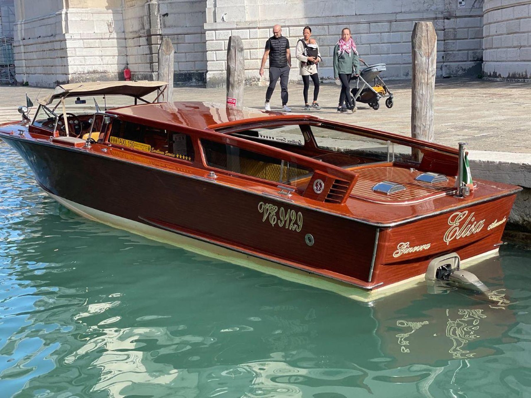 In Venedig: Private Wassertaxi-Tour durch Venedigs innere Kanäle