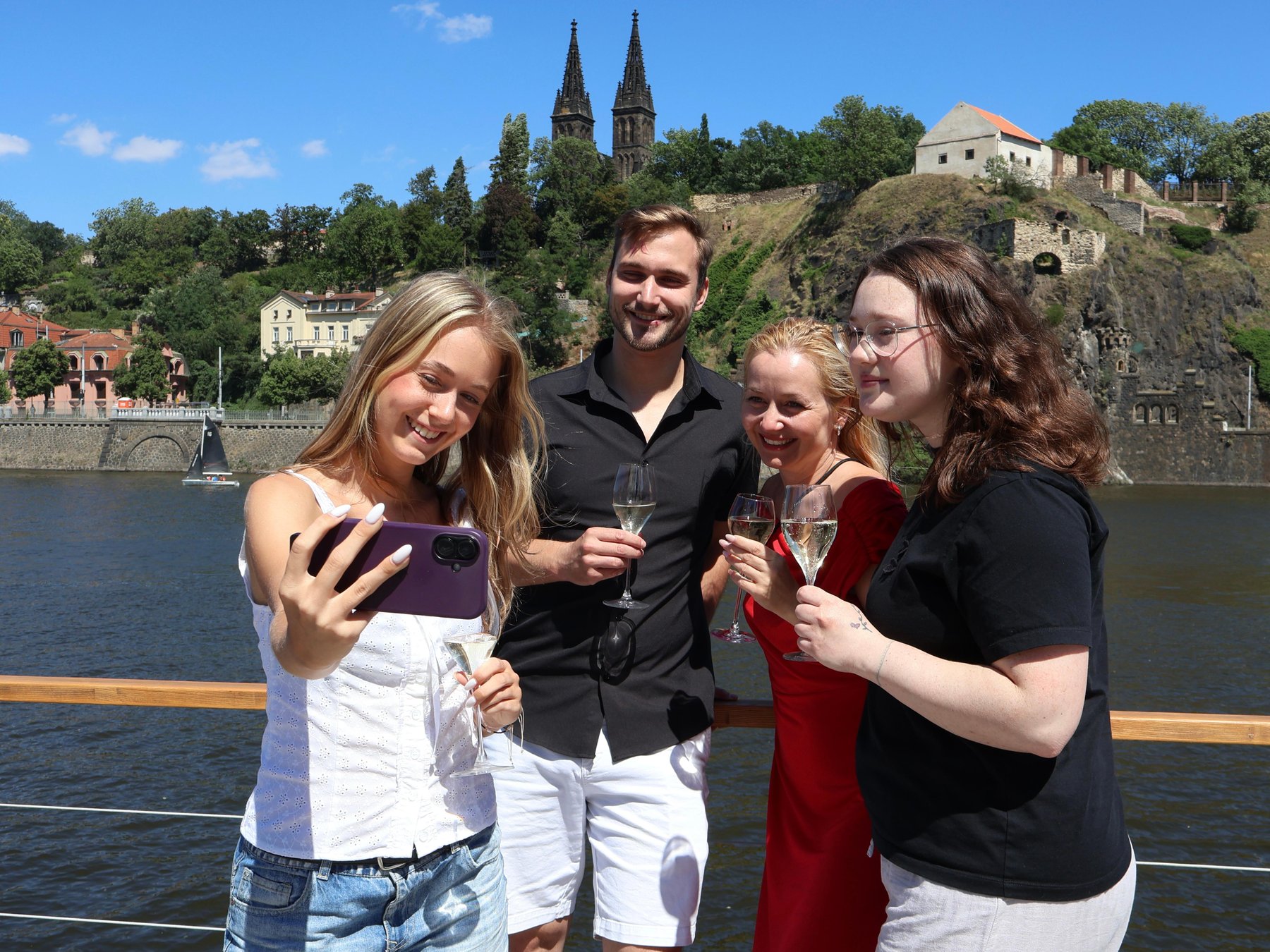Prag: Private Bootstour + Audioguide + ein Glas Prosecco