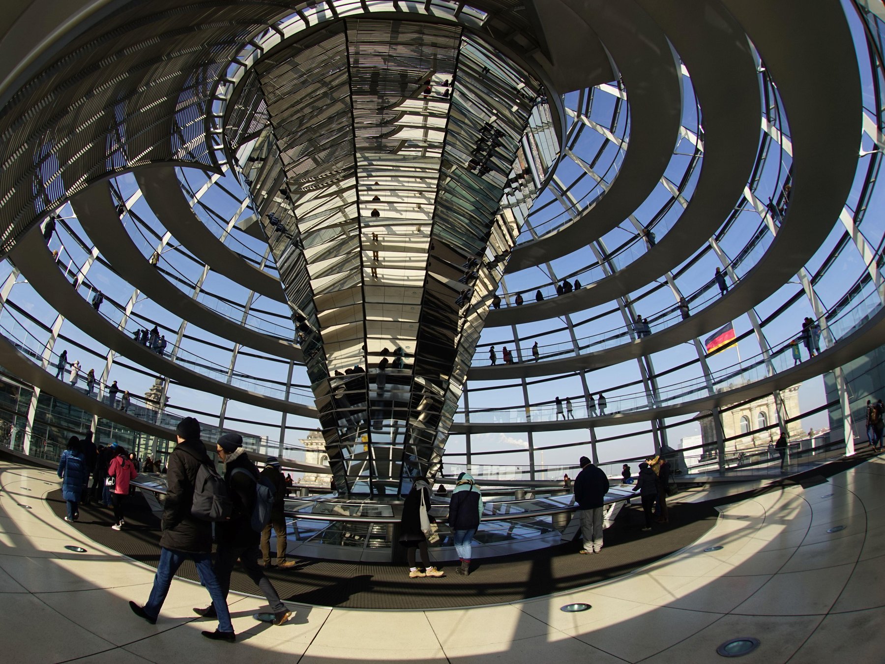 Guided tour of the Government Quarter with a visit to the Reichstag Plenary Chamber and Cuppola