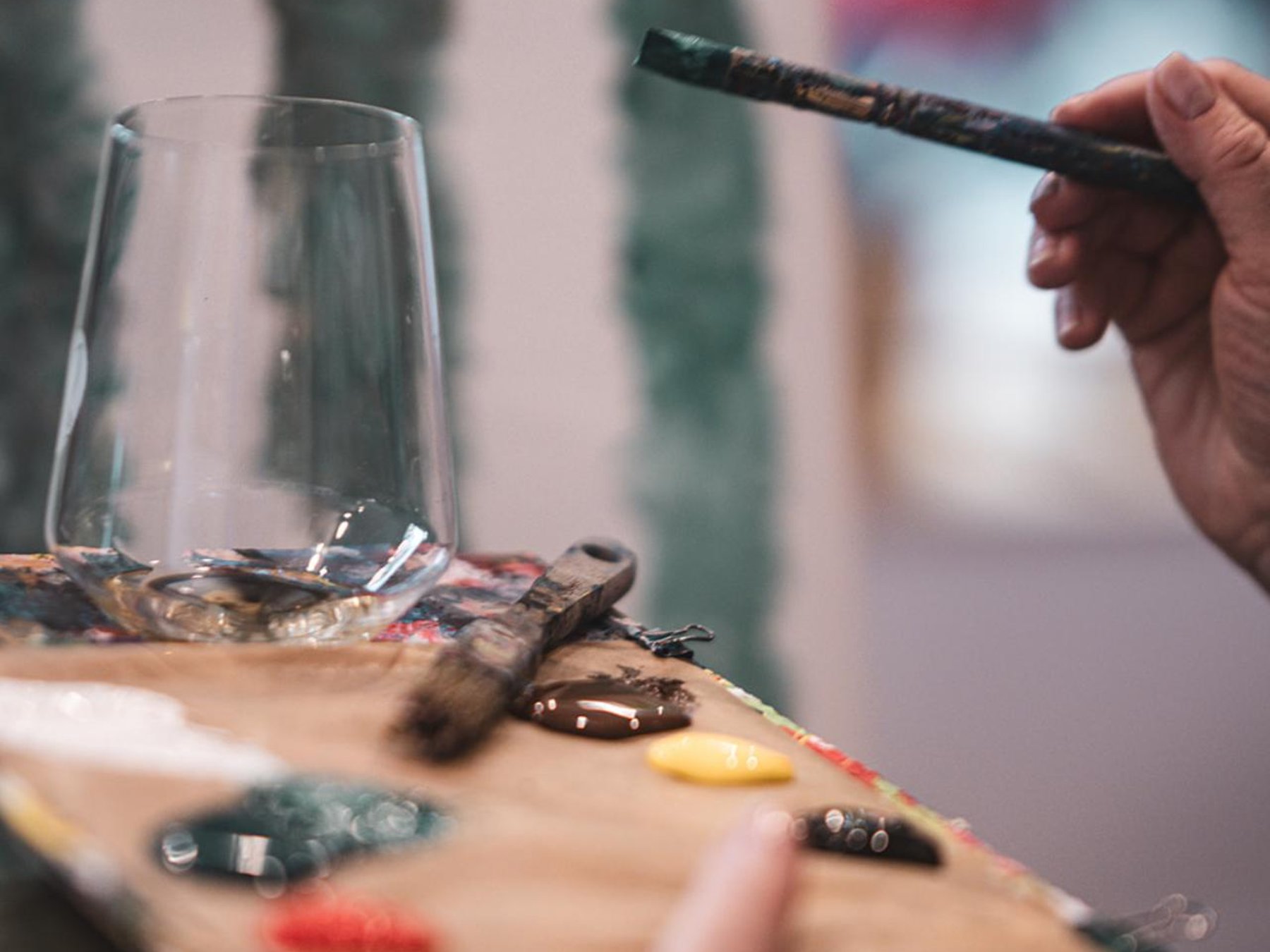 Berlin: Mal- und Getränke-Workshop mit WeinprobeDeutsch