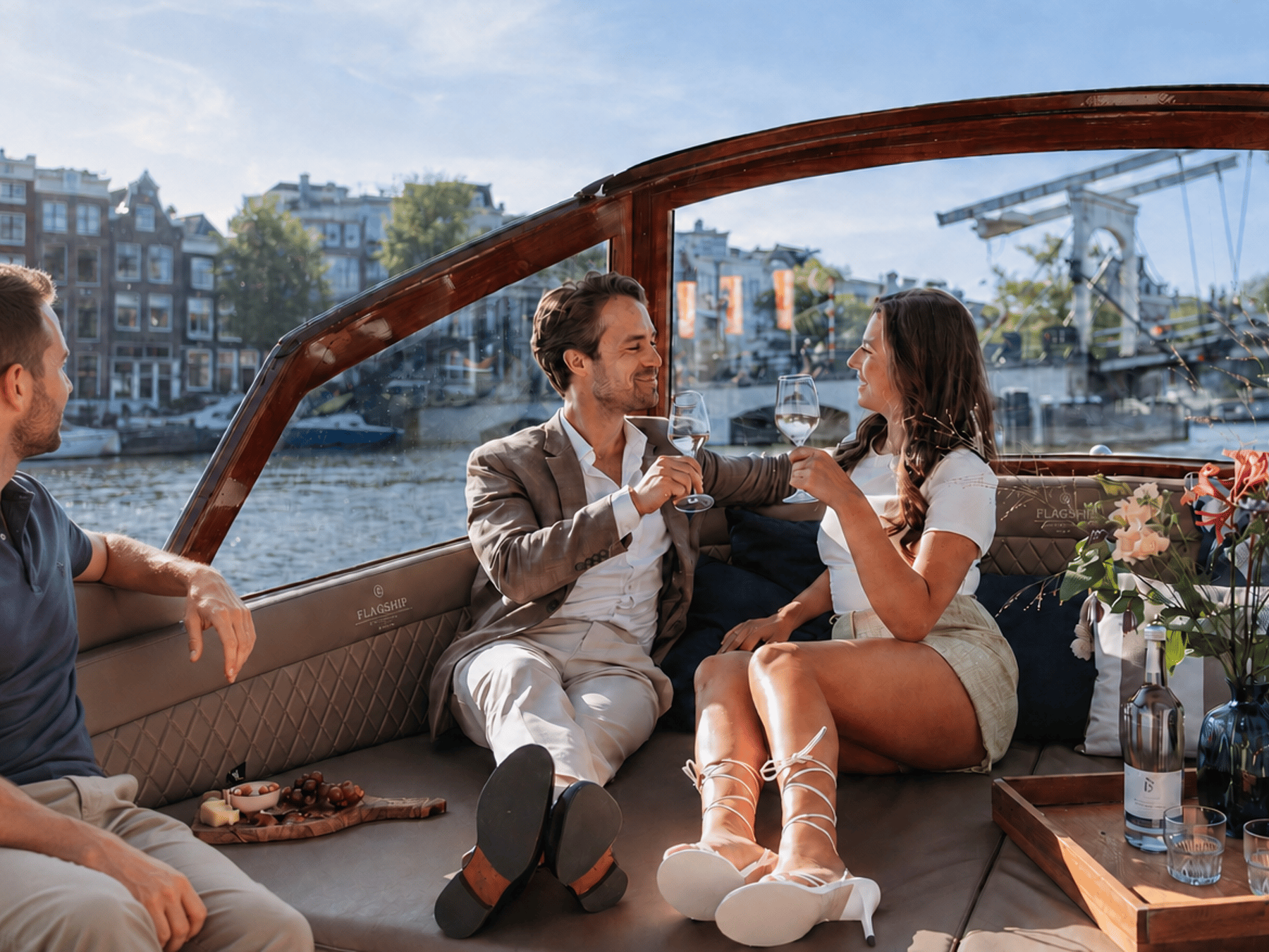 In Amsterdam2-stündige Luxus-Grachtenfahrt mit unbegrenzten Snacks