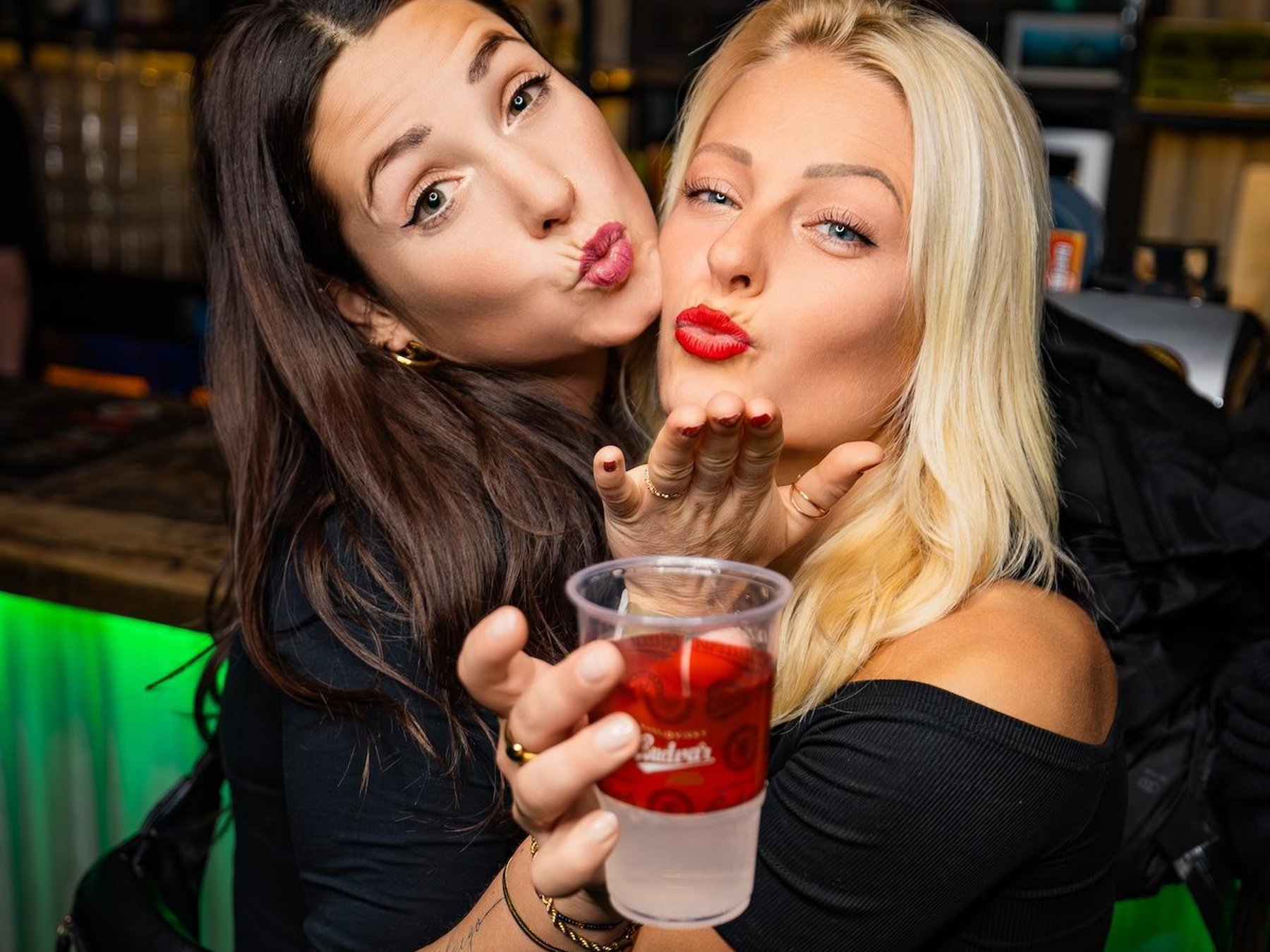 Prag Kneipentour mit unbegrenzten Getränken & Eintritt zu einem Club mit 5 Etagen