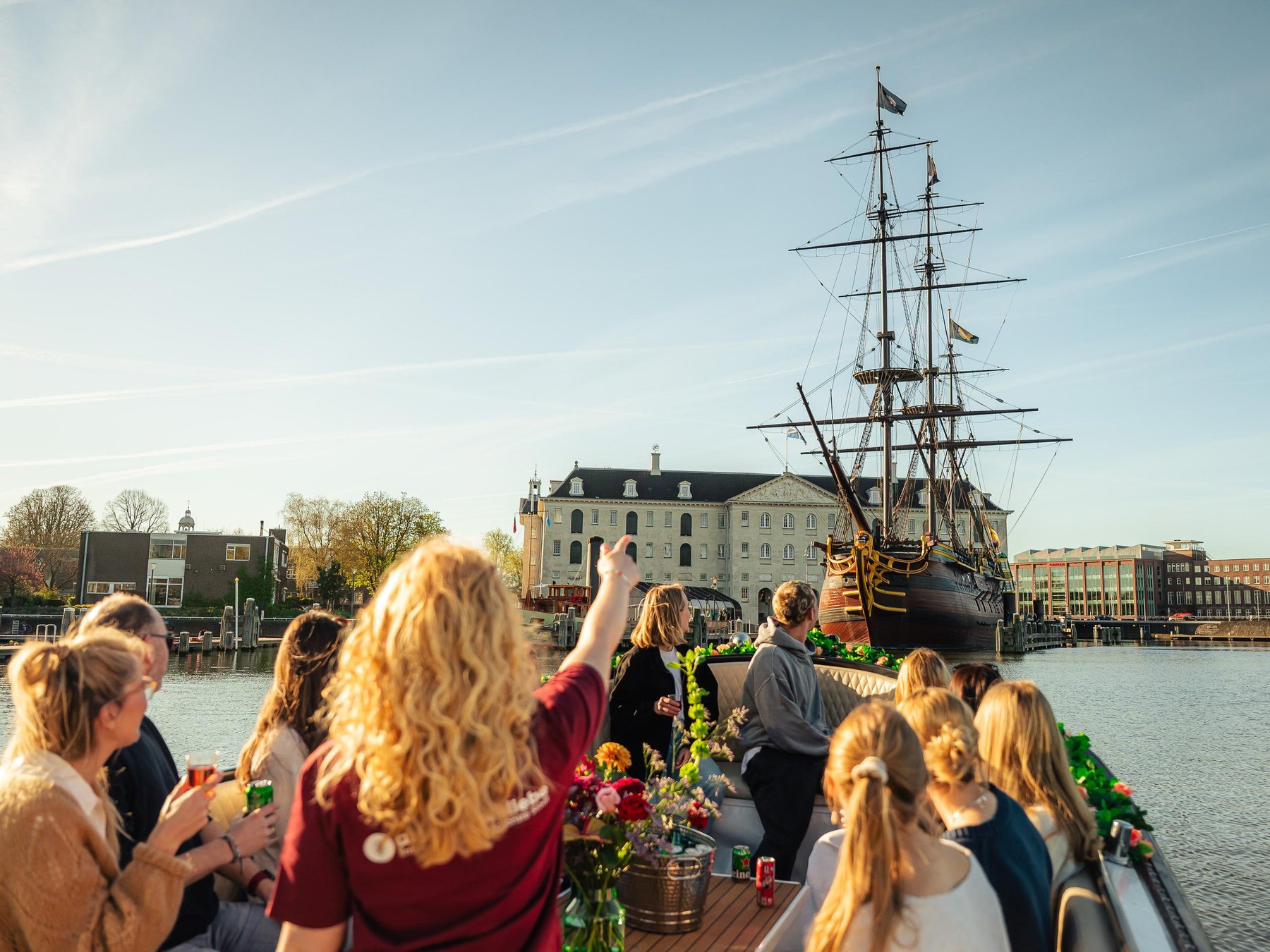 Amsterdam: Deutsche Original-Grachtenfahrt + Getränkeoption