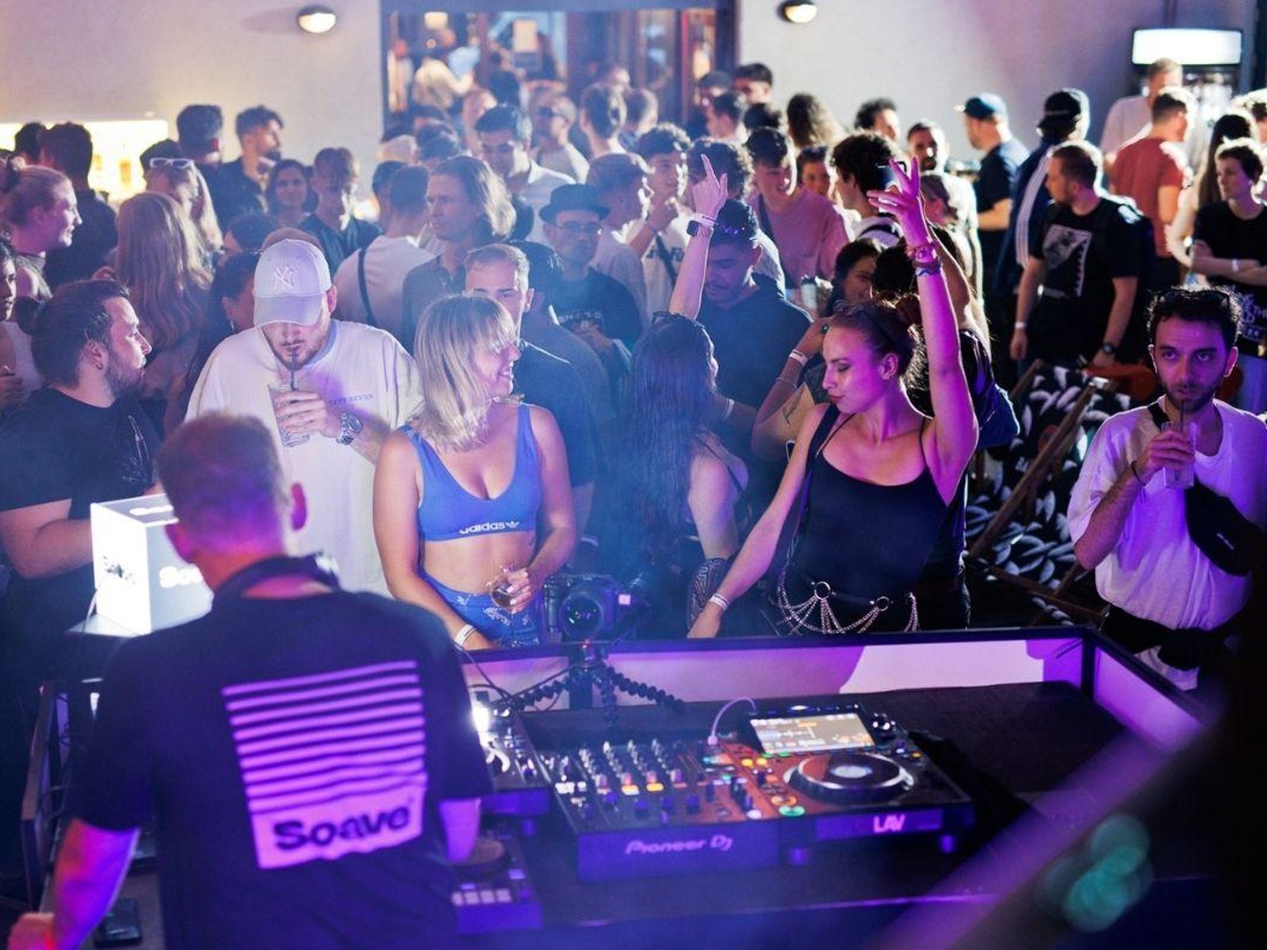 Silvester Kneipentour, kostenlose Shots & Club-Eintritt