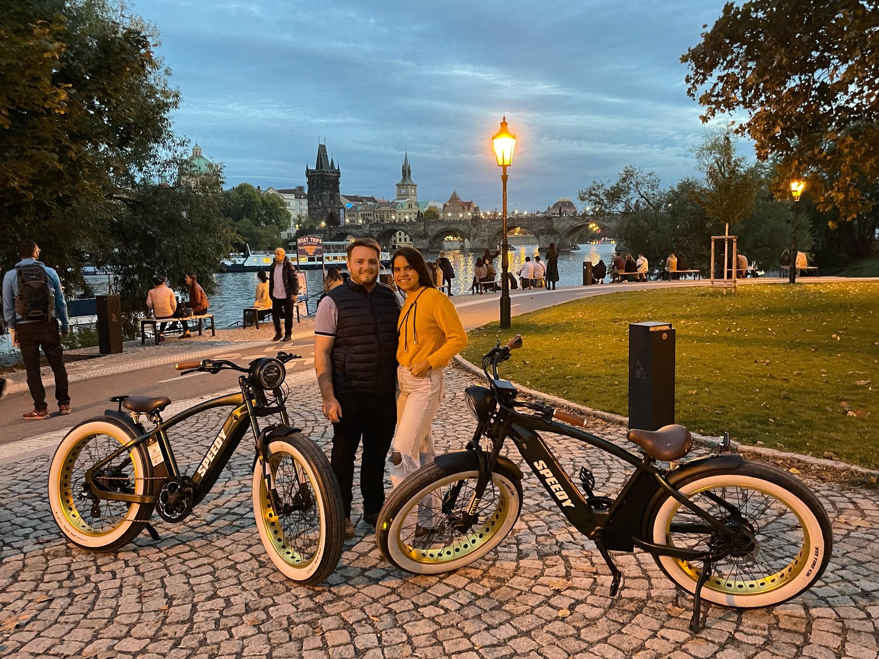 Prag: Aussichtspunkte und historische E-Bike-Tour