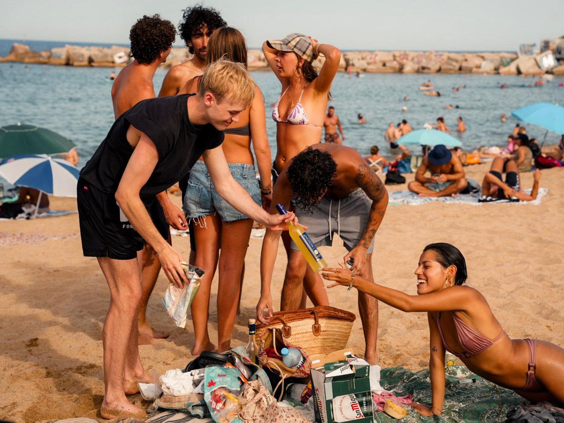 Barcelona Strandtreffen mit Spielen, Sangria & VIP Club Pass