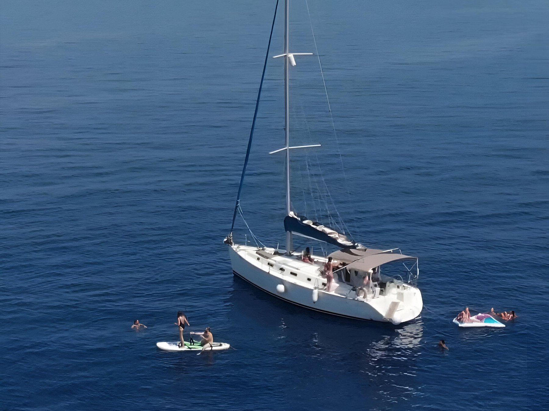 Barcelona2 Stunden Segeltour mit Snacks und Getränken