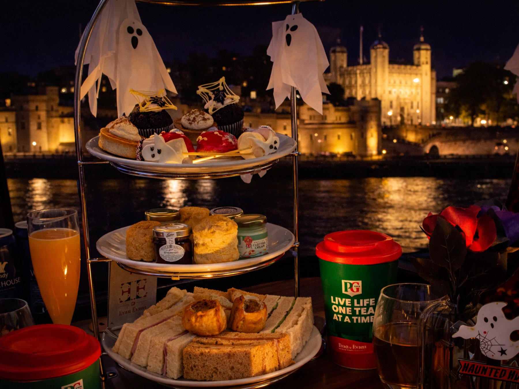 London: PAW Patrol Geführte Afternoon Tea Bus Tour