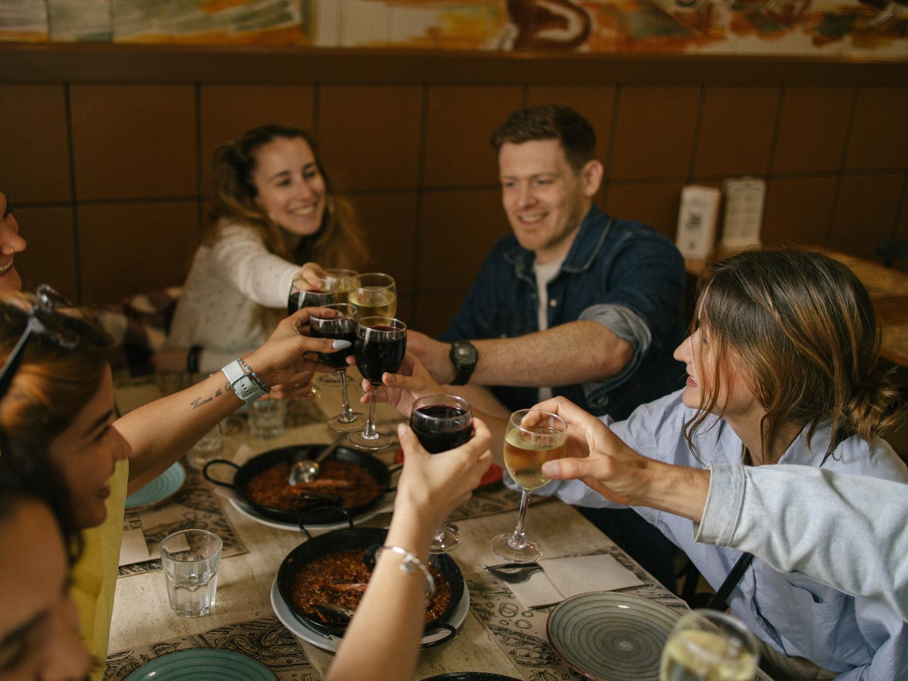 Barcelona: Kulinarischer Rundgang mit Tapas und Wein