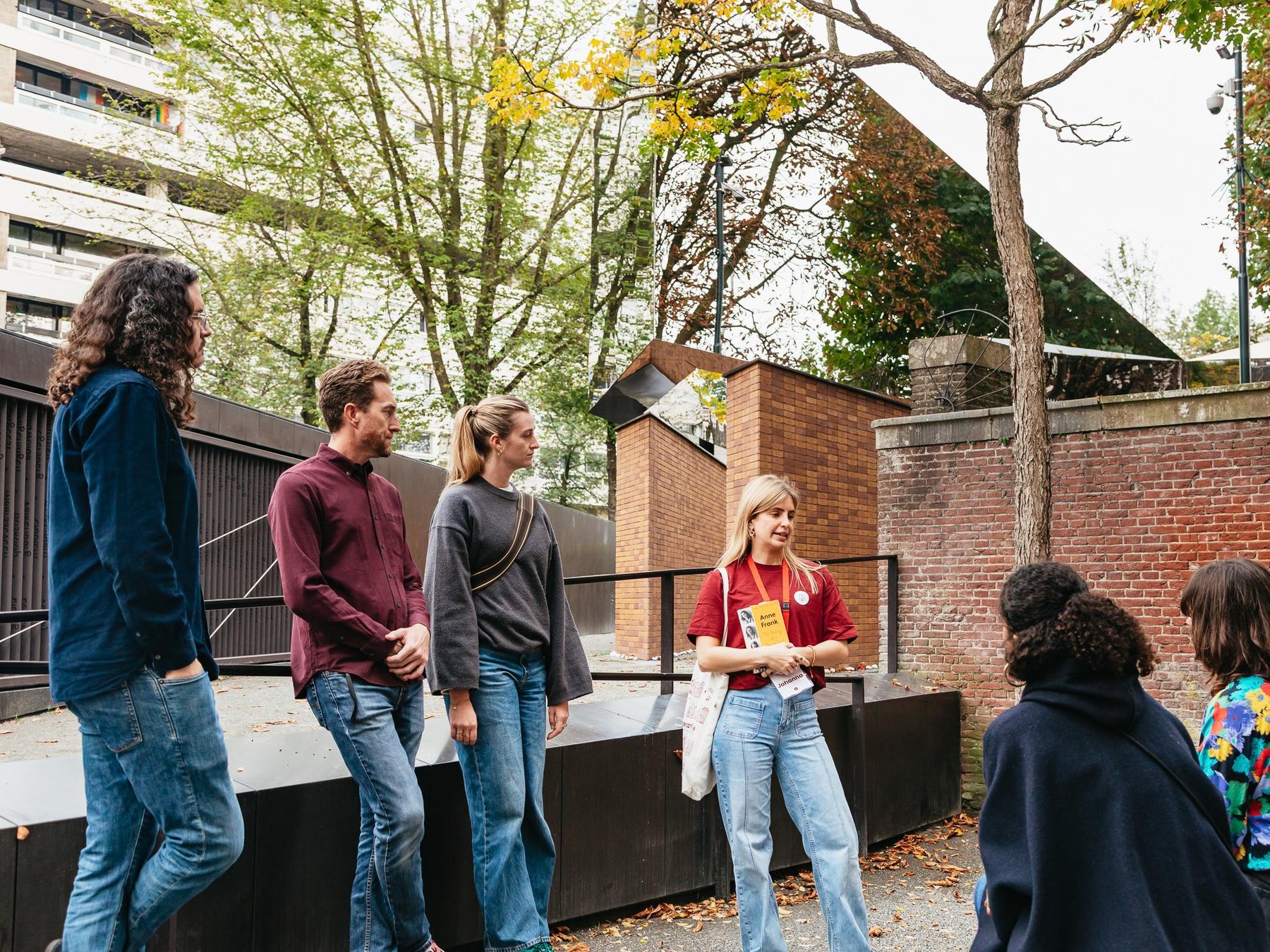 Amsterdam: Begeleide Anne Frank wandeltour in het Duits, Engels, Italiaans & Spaans