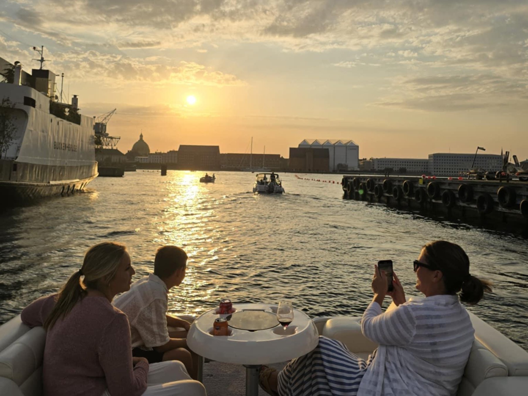 Private geführte Bootstour mit Stadt-Highlights