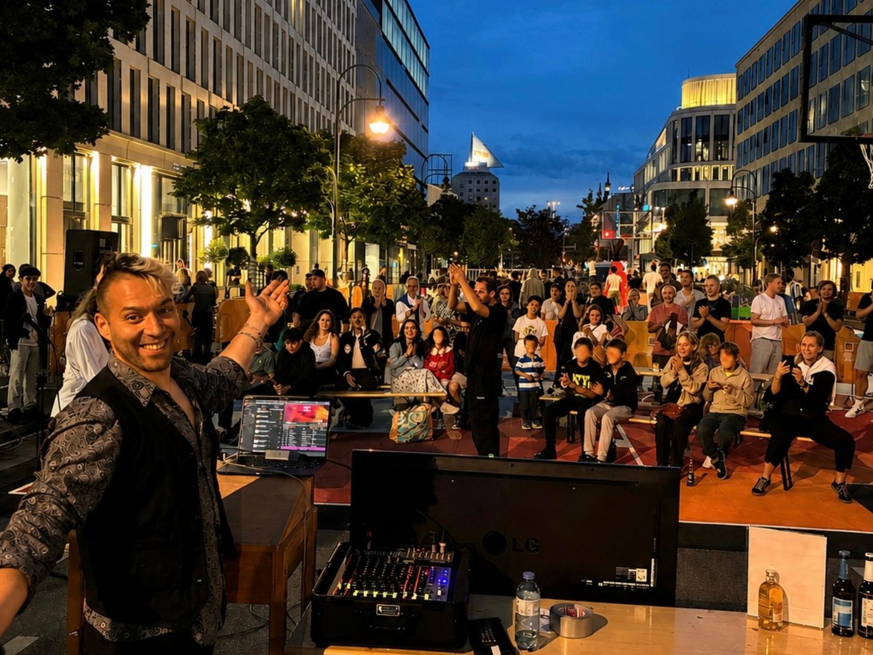 Karaoke-Bar-Tour mit Sänger & lokalem Gastgeber