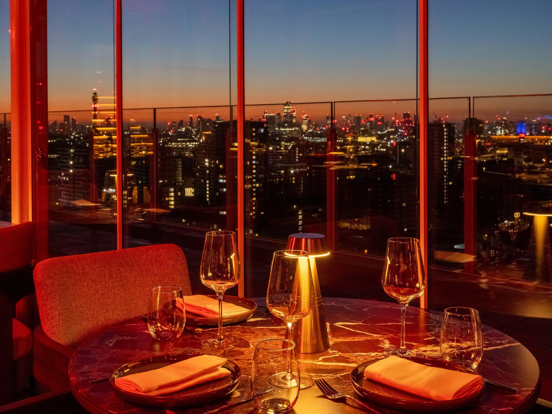 London 3-Gänge-Dachterrassen-Dinner mit Londoner Skyline-Blick