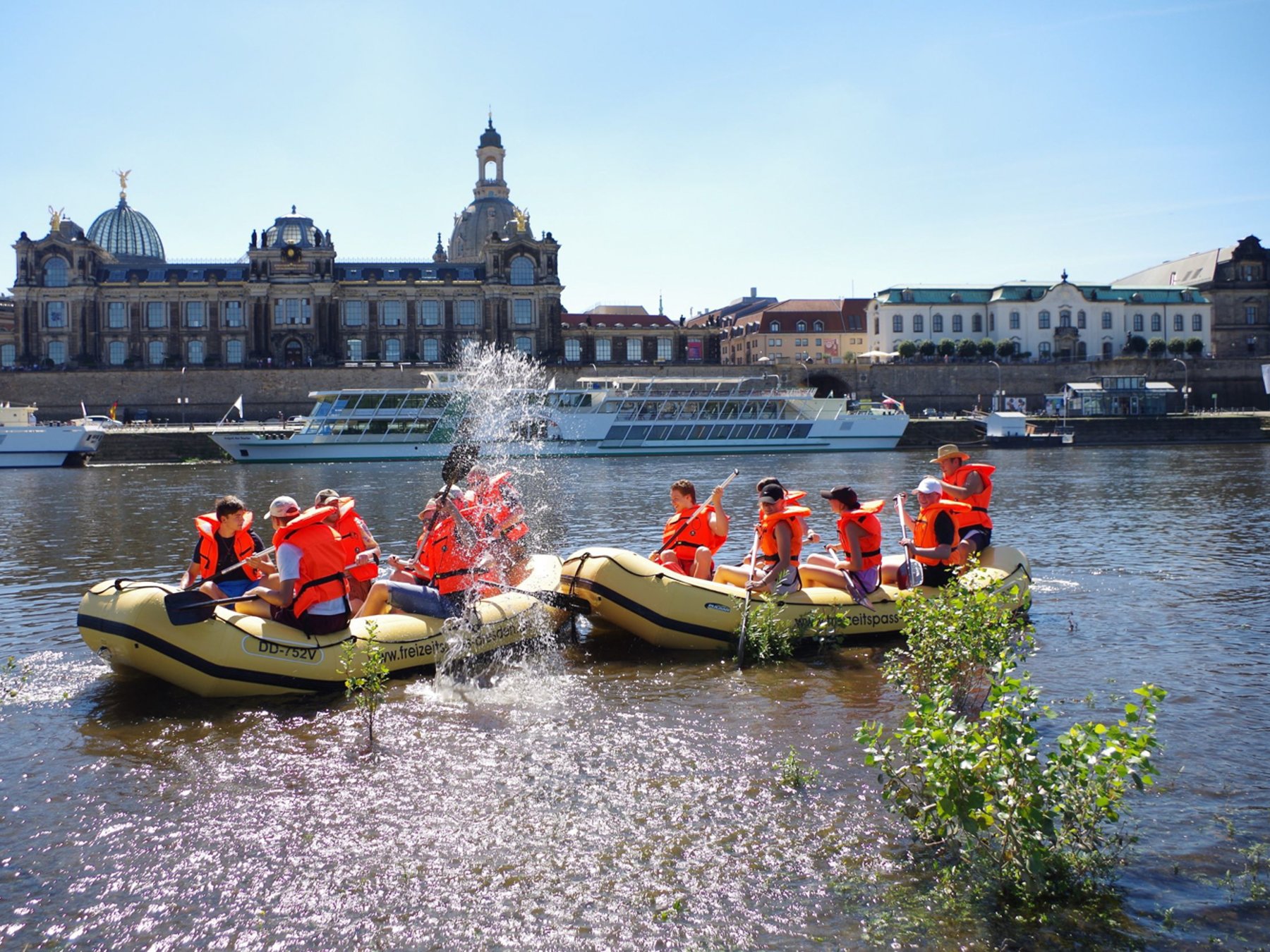 Dresden: Im Schlauchboot vom „Blauen Wunder“ zur Altstadt