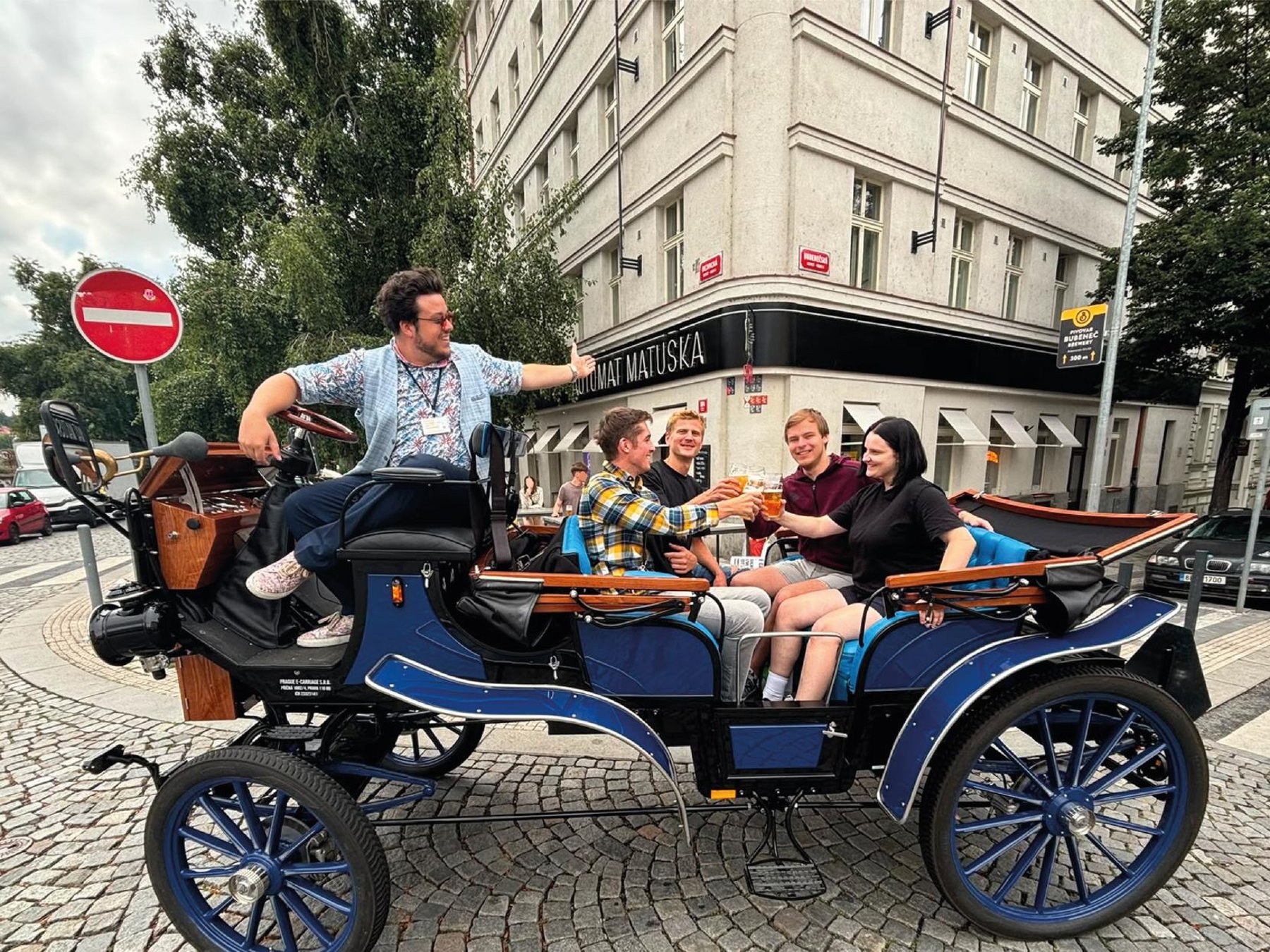Prag Private geführte Elektro-Kutschenfahrt mit Bierverkostung 2,5h