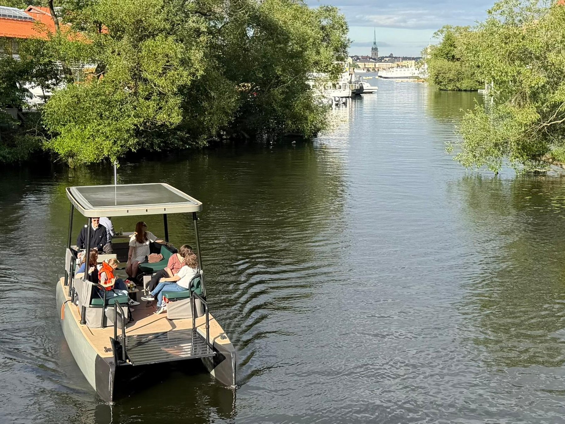 Private solarbetriebene Bootstour mit Kapitän