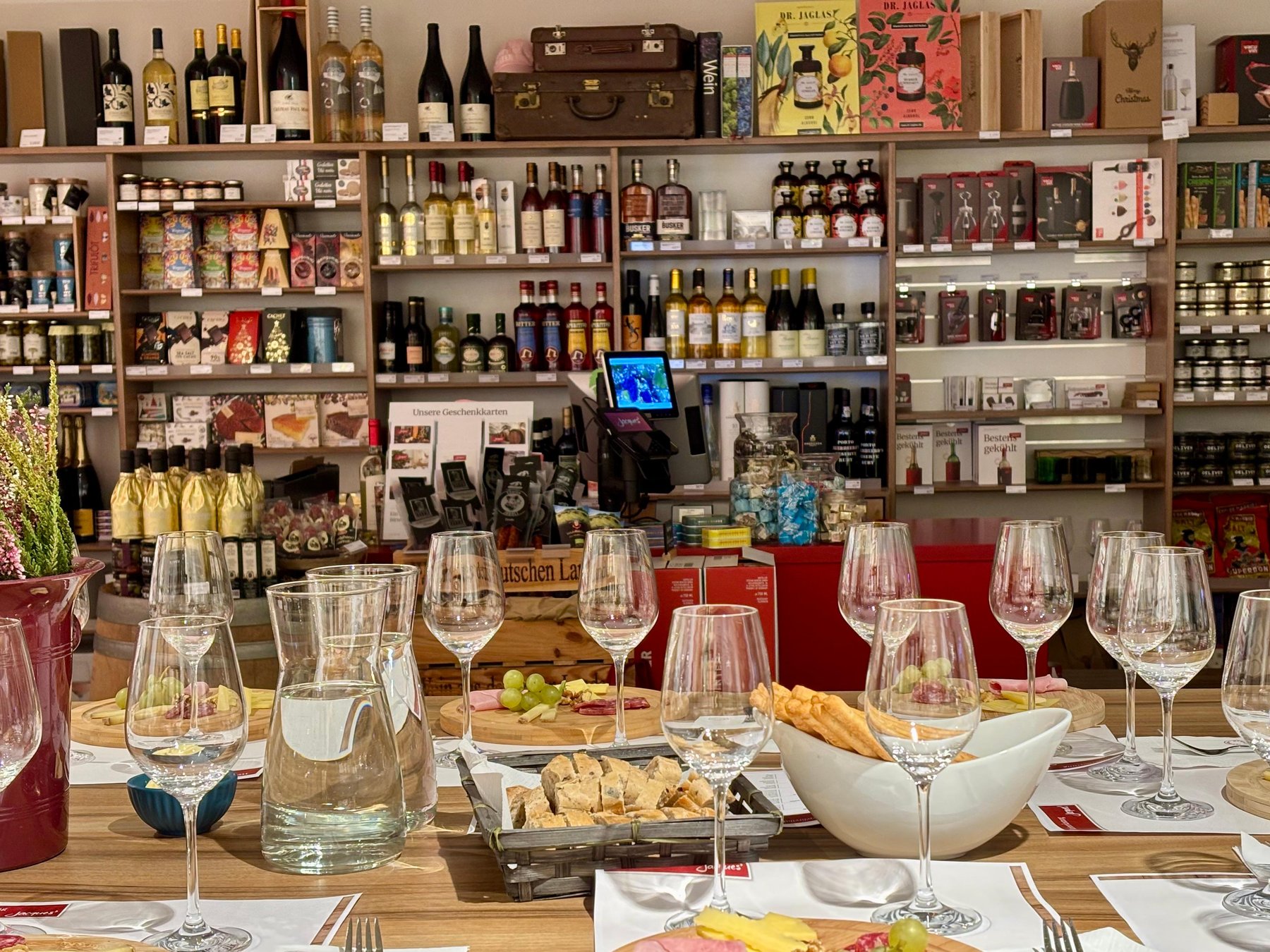 Ausgewählte Weinprobe für 1–4 Personen, 7 Weine & Spezialitäten