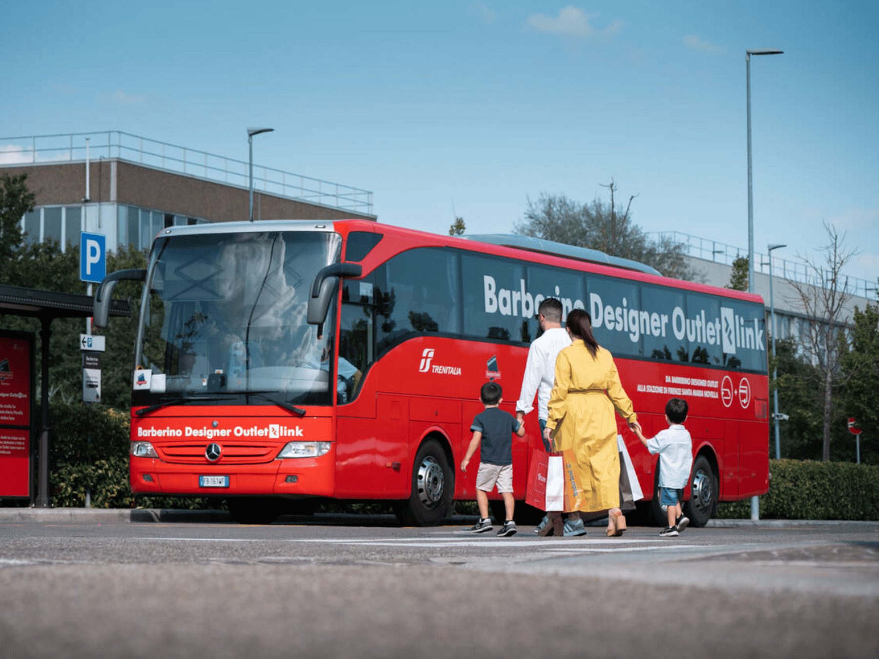 PisaBarberino Designer Outlet: Zug + Bus von/nach Pisa Central
