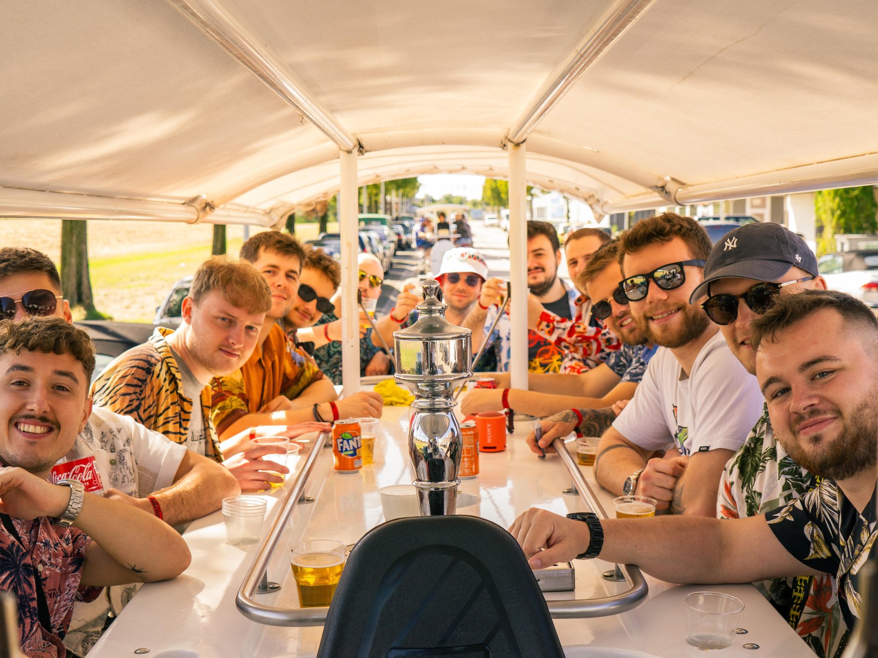 Amsterdam: Dutch Beer Bike Blast Tour mit Onboard Bar