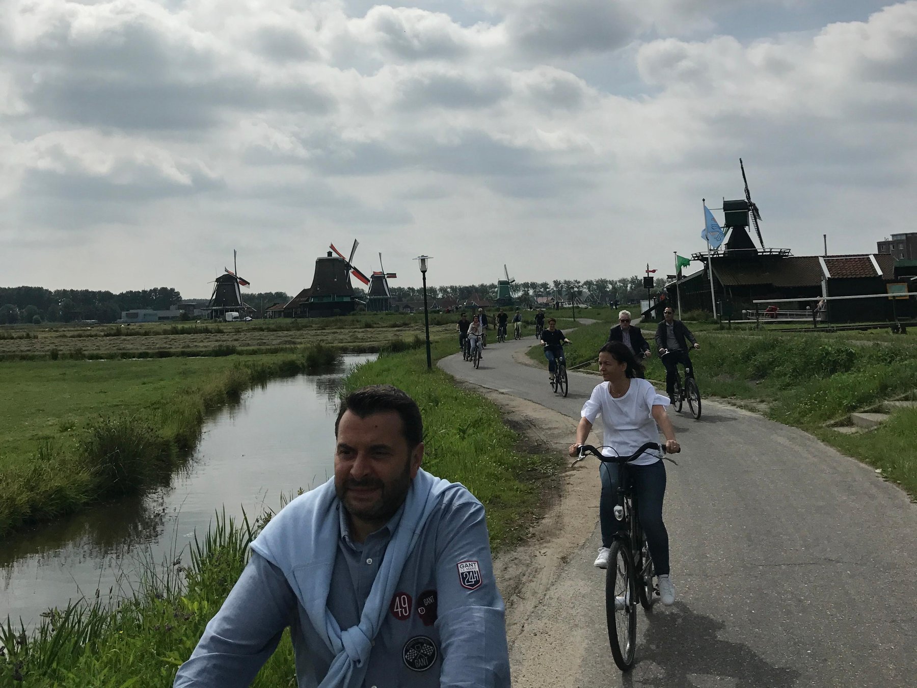 Koog aan de Zaan Zaanse Schans Windmühlen Fahrradtour mit Reiseführer