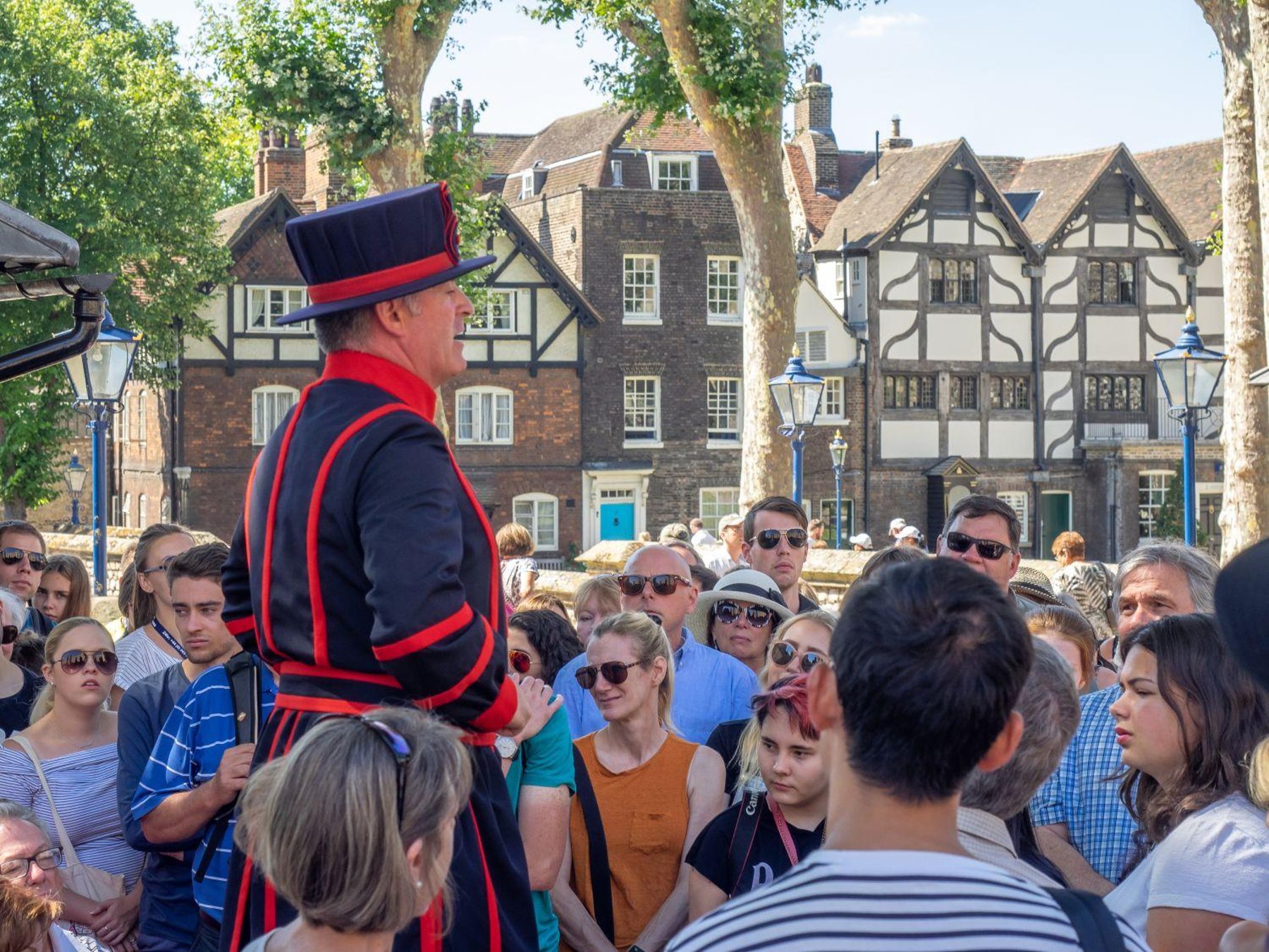 Tower von London: Geführte Tour mit einem Beefeater