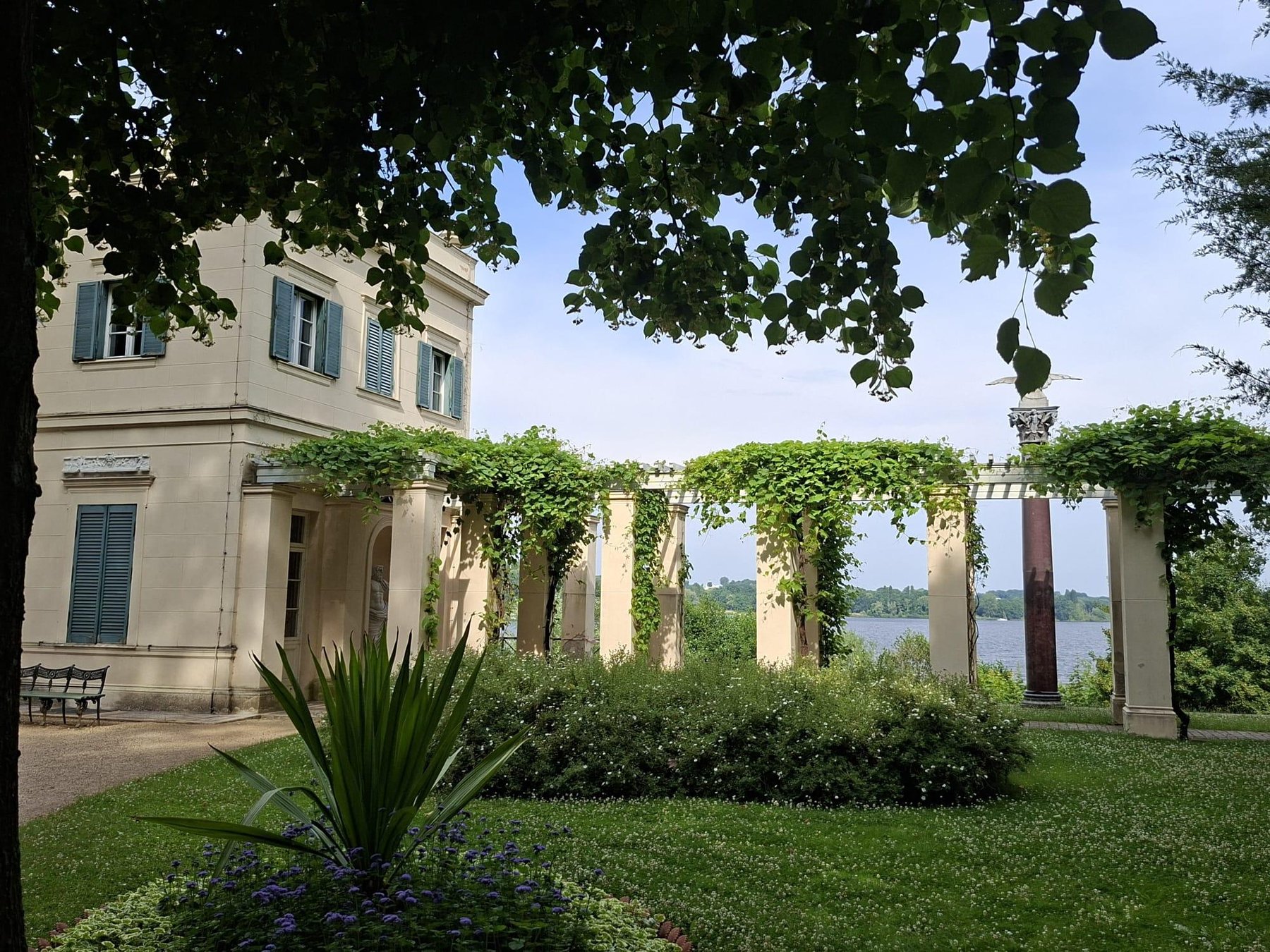 Schloss Glienicke & Pfaueninsel – Wanderung in einem UNESCO-Weltkulturerbe