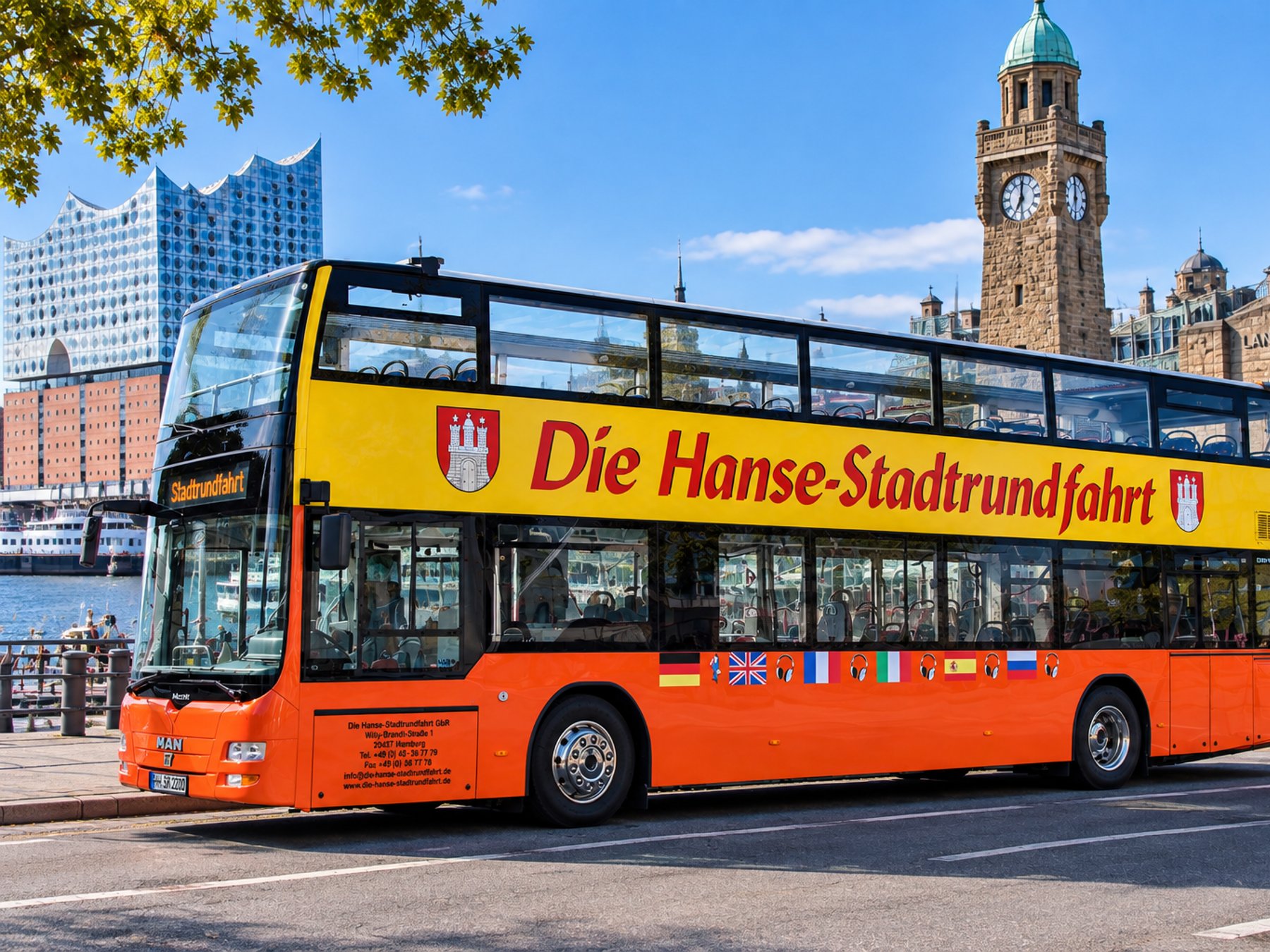 In Hamburg Hop-On/Hop-Off Stadtrundfahrt und 1-stündige Hafenrundfahrt