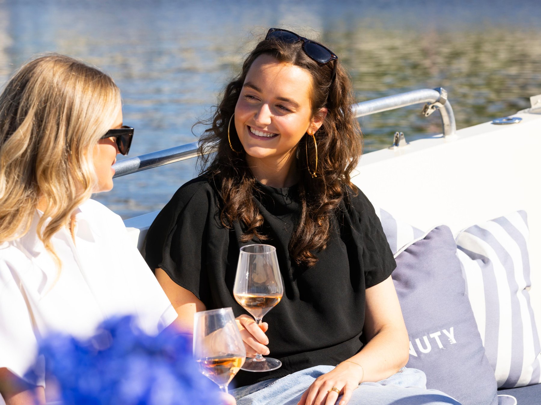 Privatboot mit eigener Spritz- & Prosecco-Bar Käse inkl.