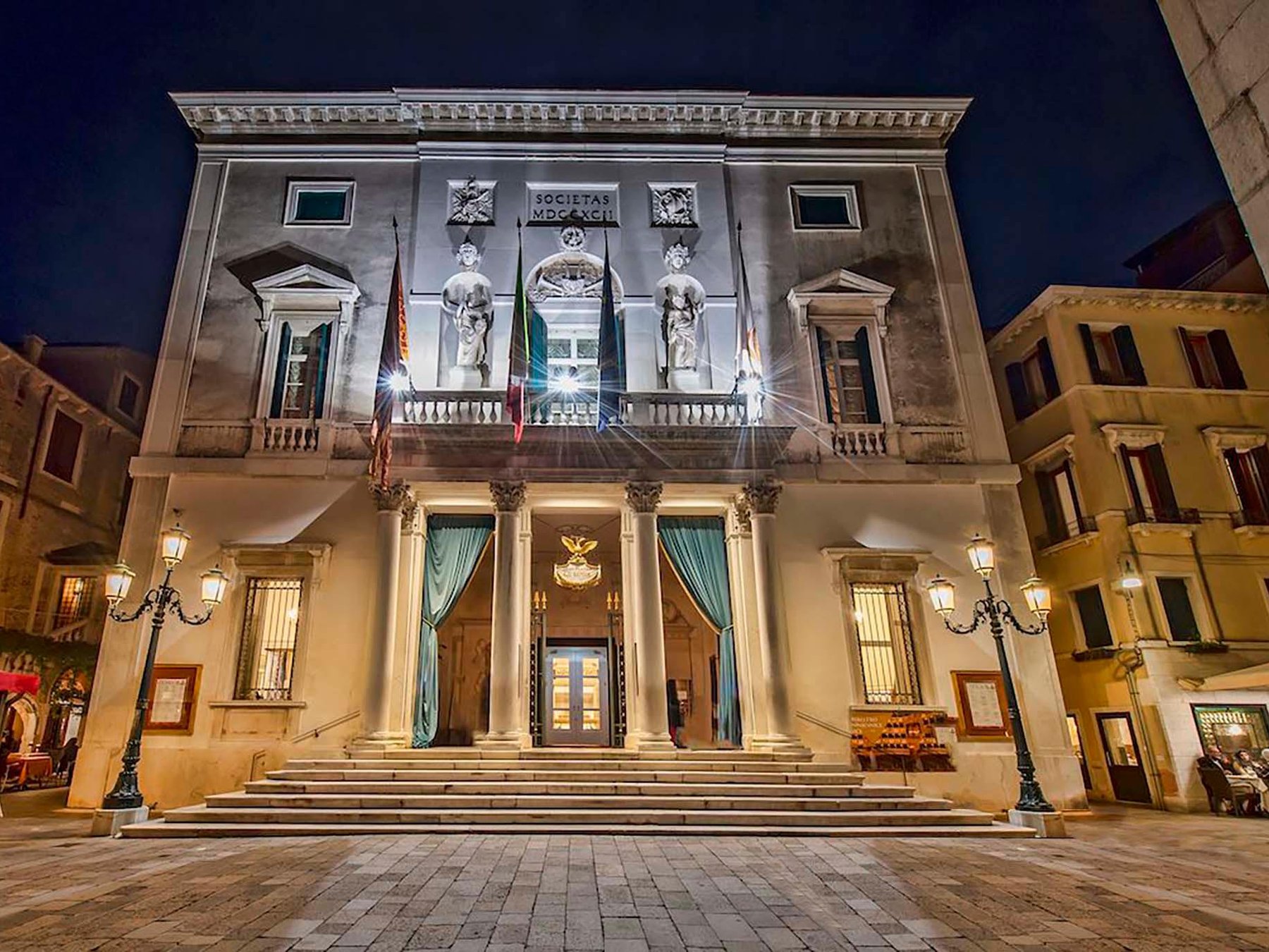 La Fenice erkunden: Ikonische Opern und Moderne Meisterwerke
