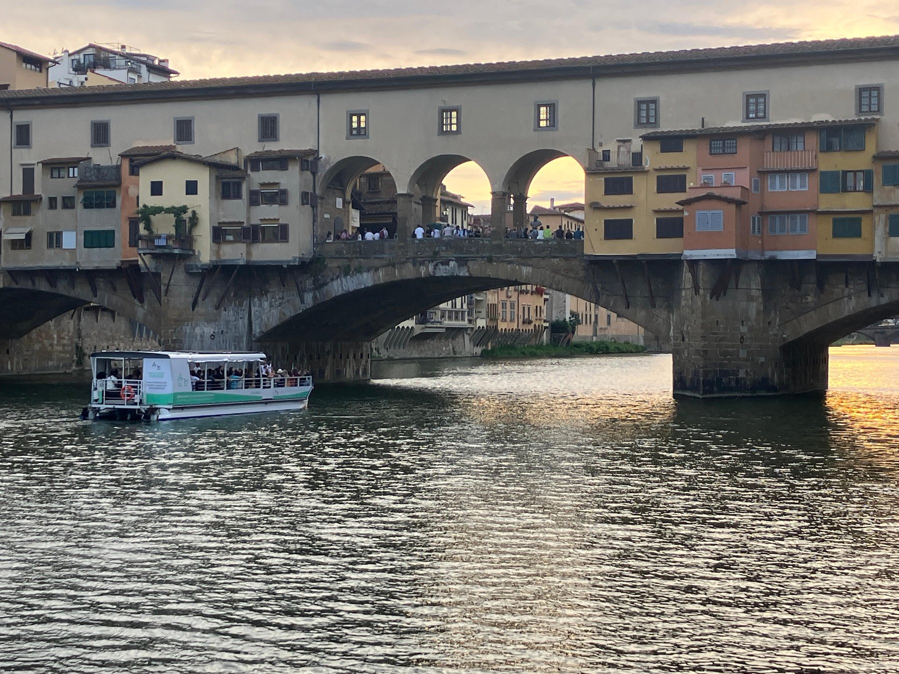 Arno Flussfahrt mit toskanischem Picknick-Mittagessen