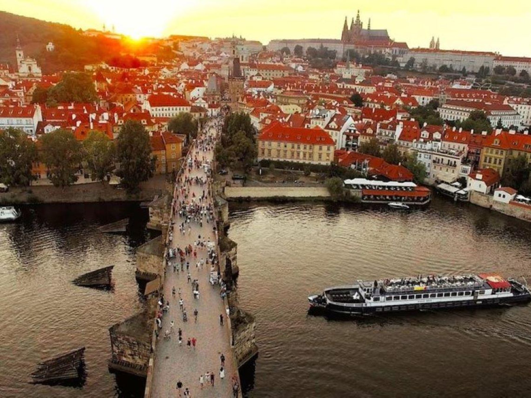 Prag: Bootstour + Abendessen