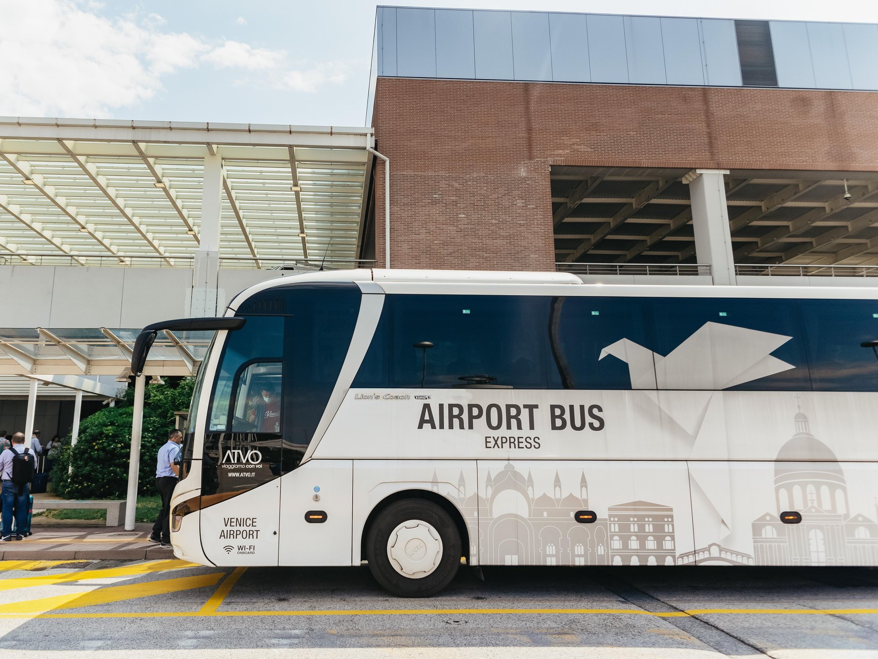 Flughafen Marco Polo: Direkter Bus ins Stadtzentrum von Venedig