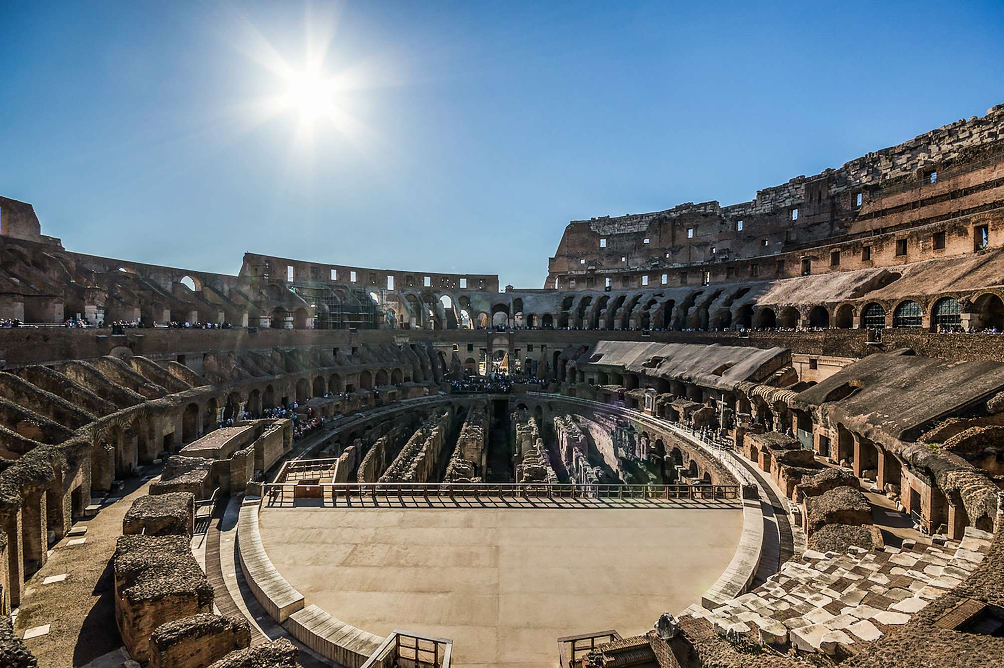 Visite guidée du Colisée, du Forum romain et du mont Palatin à Rome avec accès à l'arène par la porte des gladiateurs