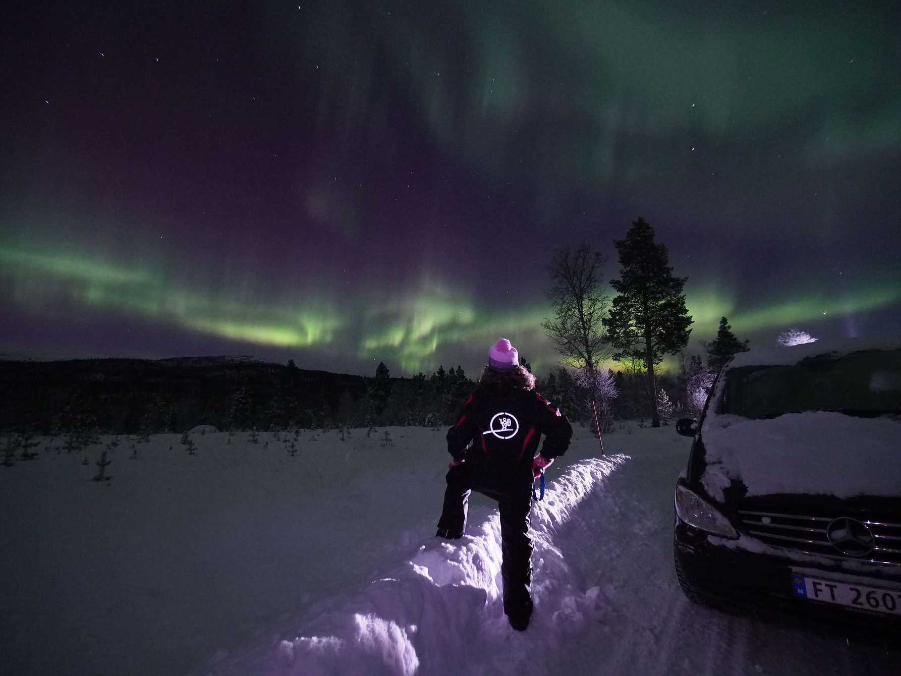 Nordlichtjagd in kleiner Gruppe mit Lagerfeuer ab Alta in Norwegen