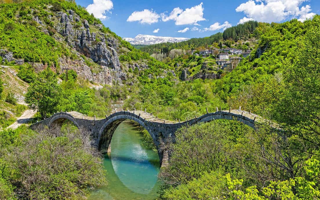 Puente ondulante en Kipoi Zagori Grecia