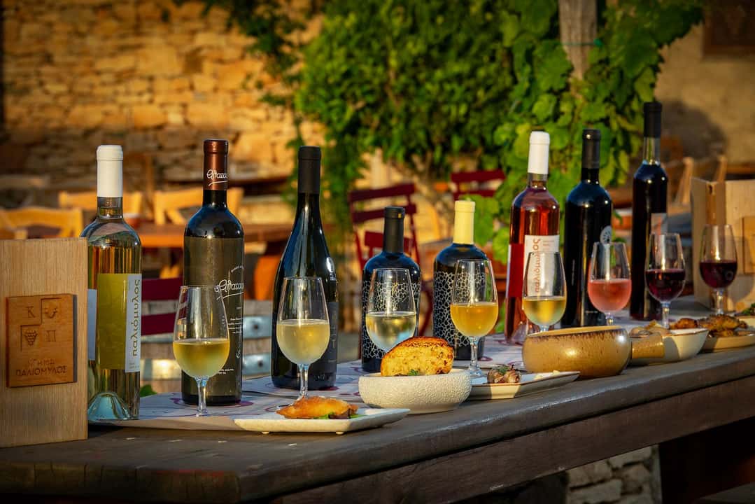 Food and wine pairing experience in Folegandros
